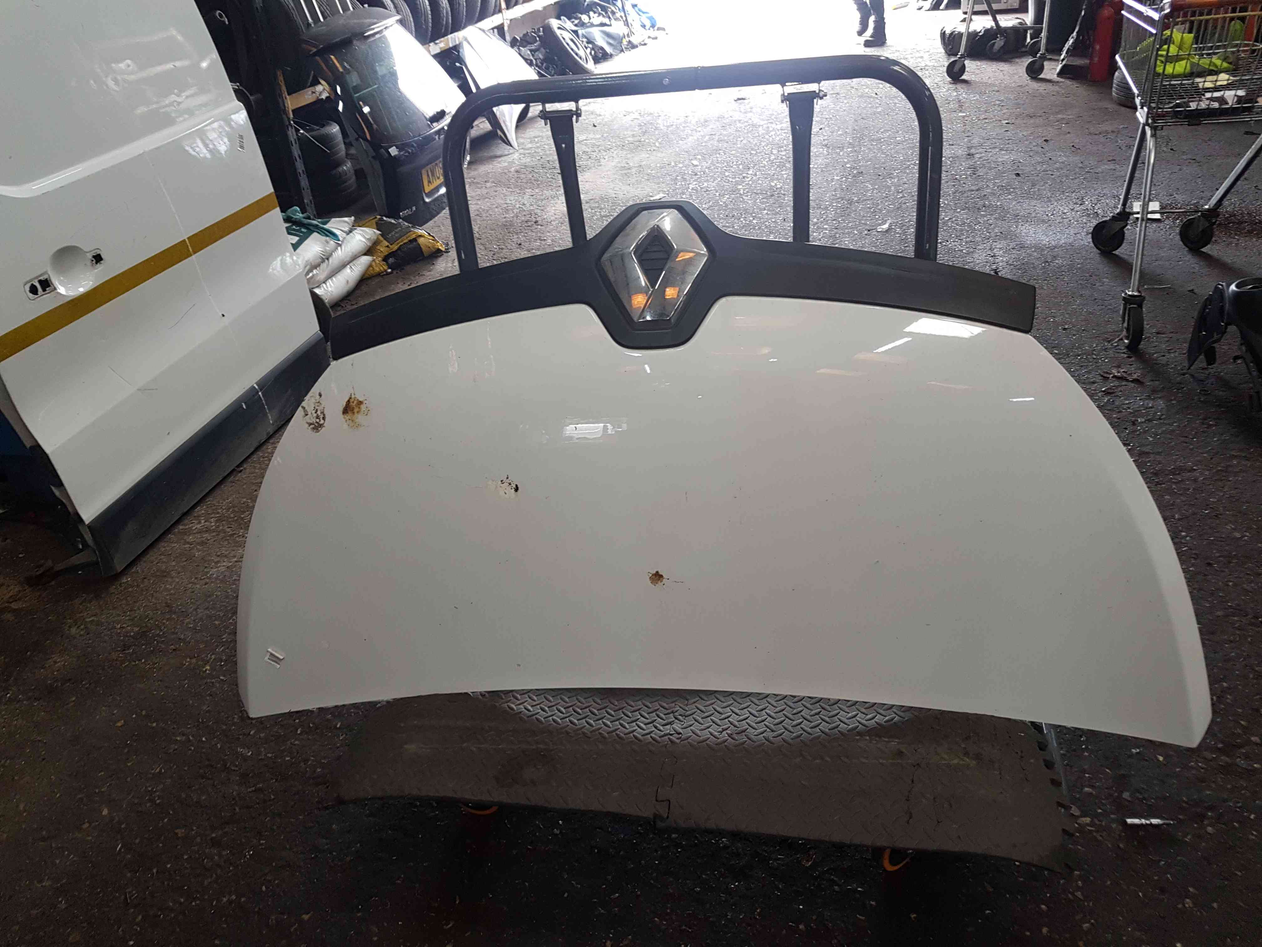 Thumb 6 Renault Trafic MK3 2014-2019 Front Bumper Wing ICE White Ov369