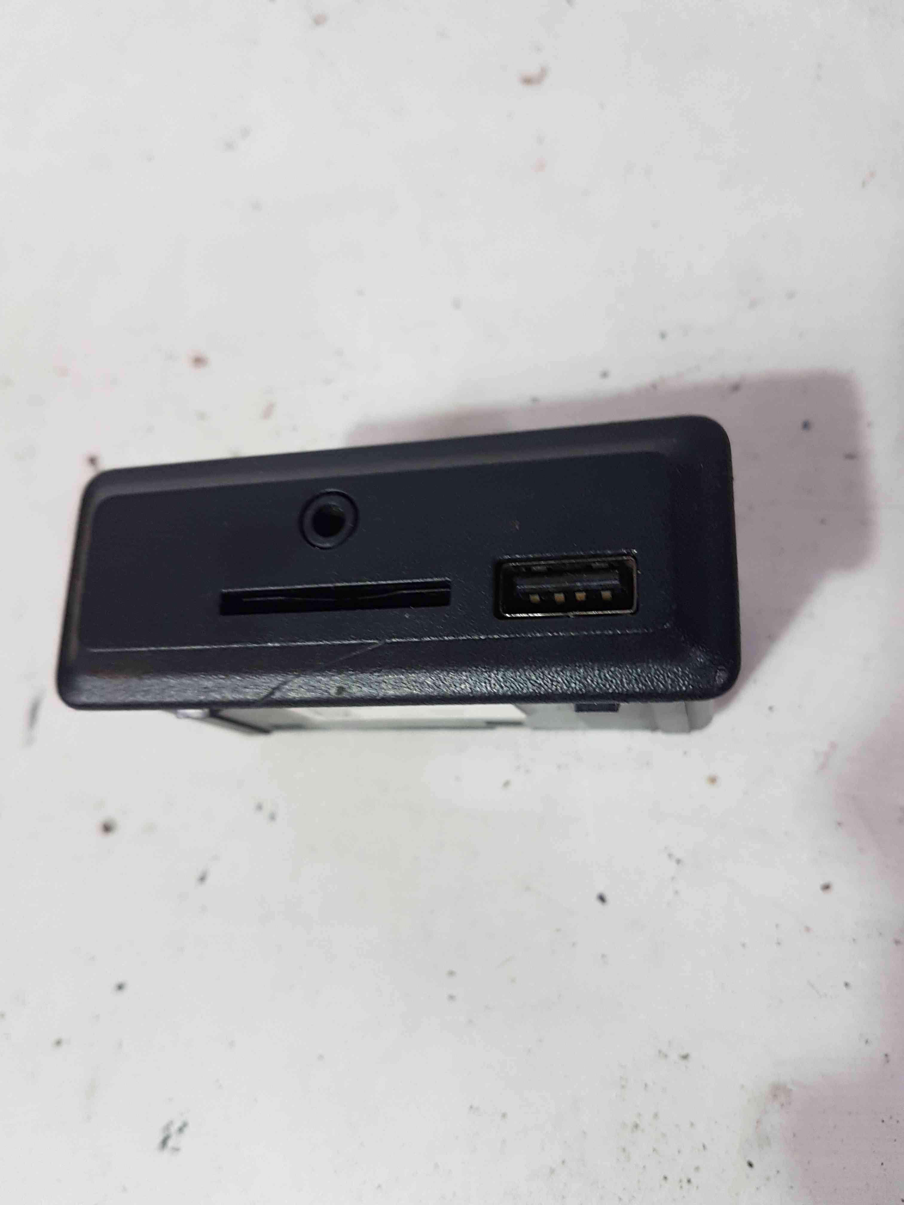 Thumb 3 Renault Trafic MK3 2014-2019 Navigation USB Sd Card Port AUX 280233290R
