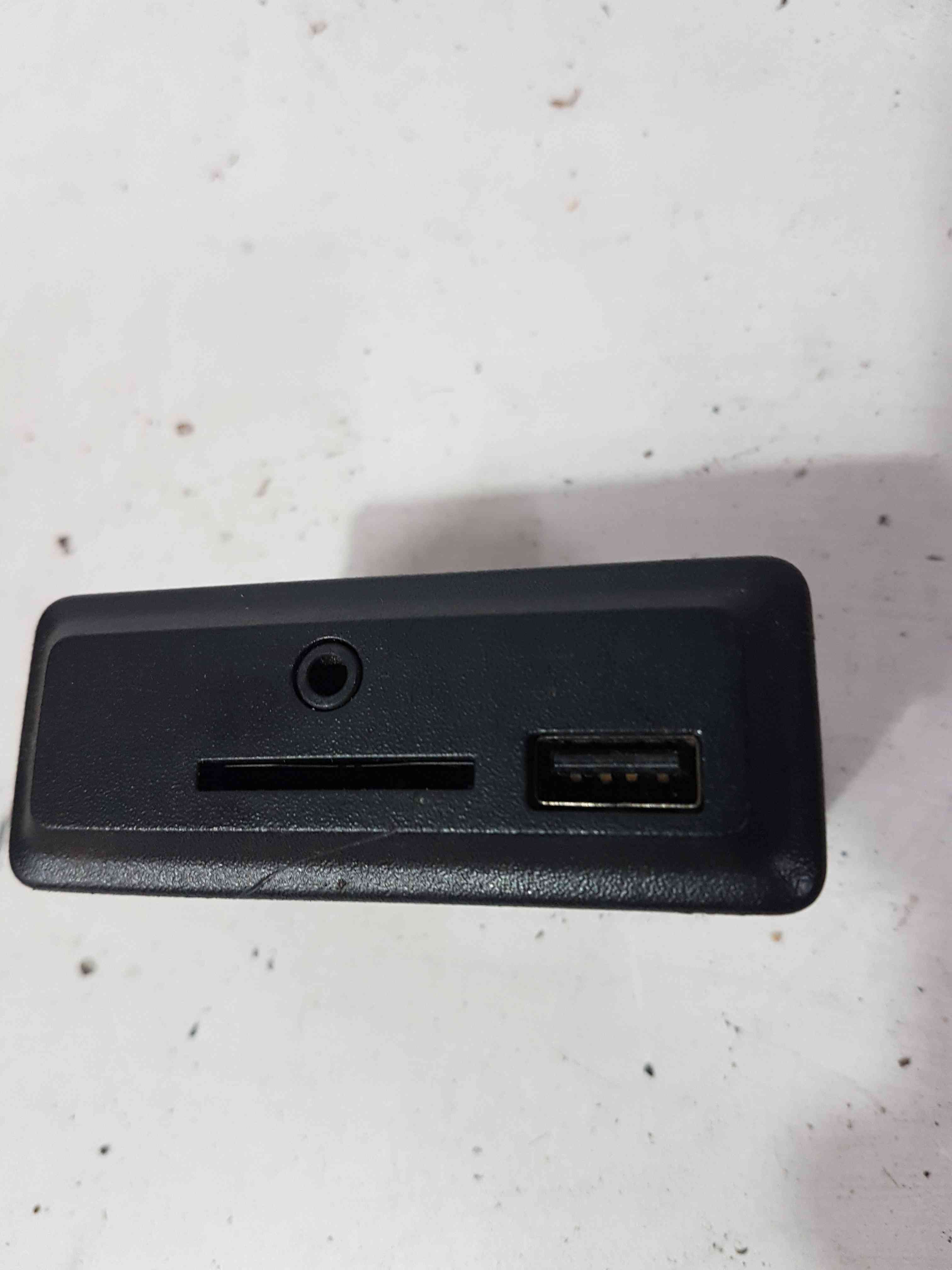 Thumb 4 Renault Trafic MK3 2014-2019 Navigation USB Sd Card Port AUX 280233290R
