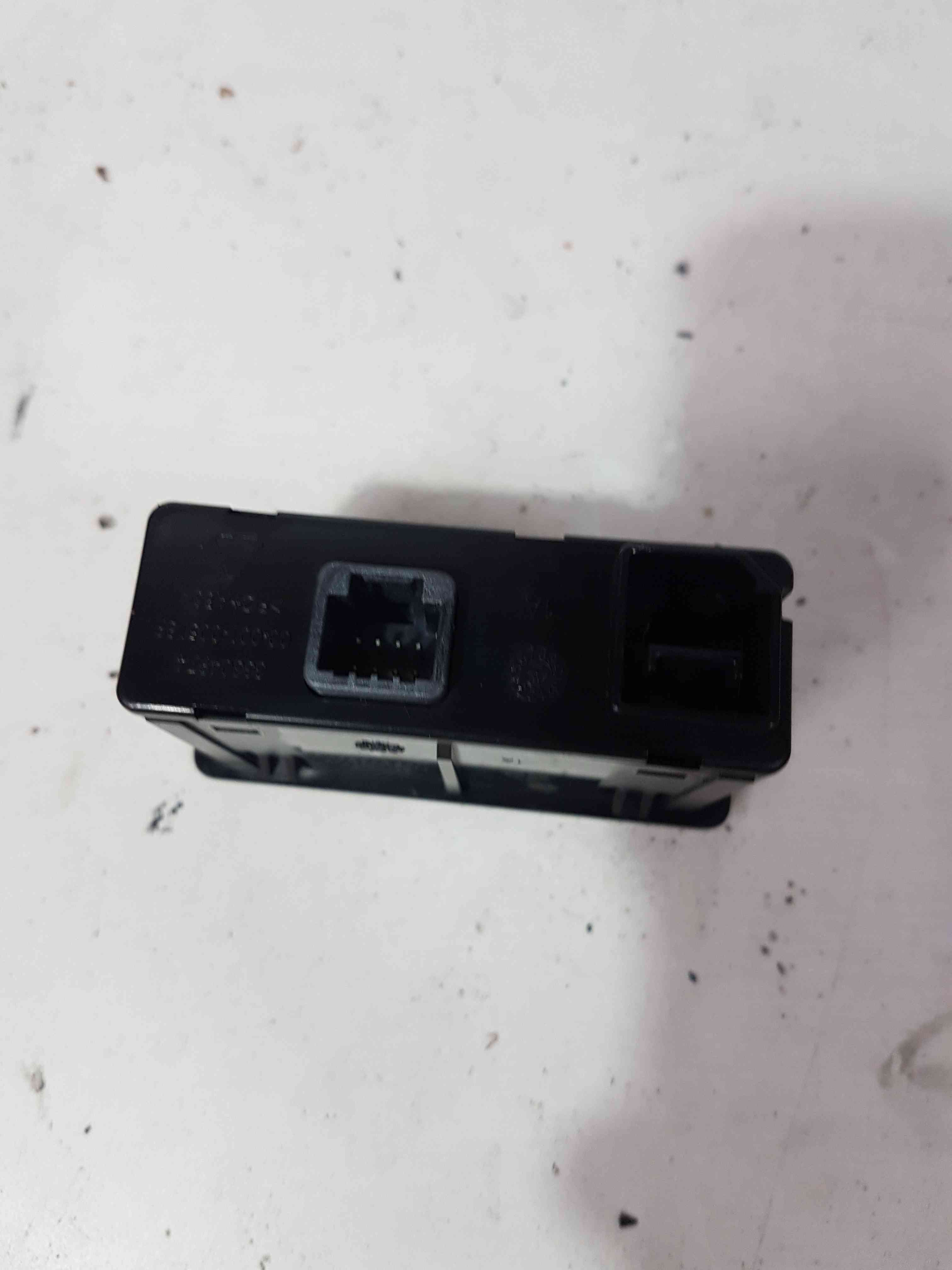 Thumb 6 Renault Trafic MK3 2014-2019 Navigation USB Sd Card Port AUX 280233290R