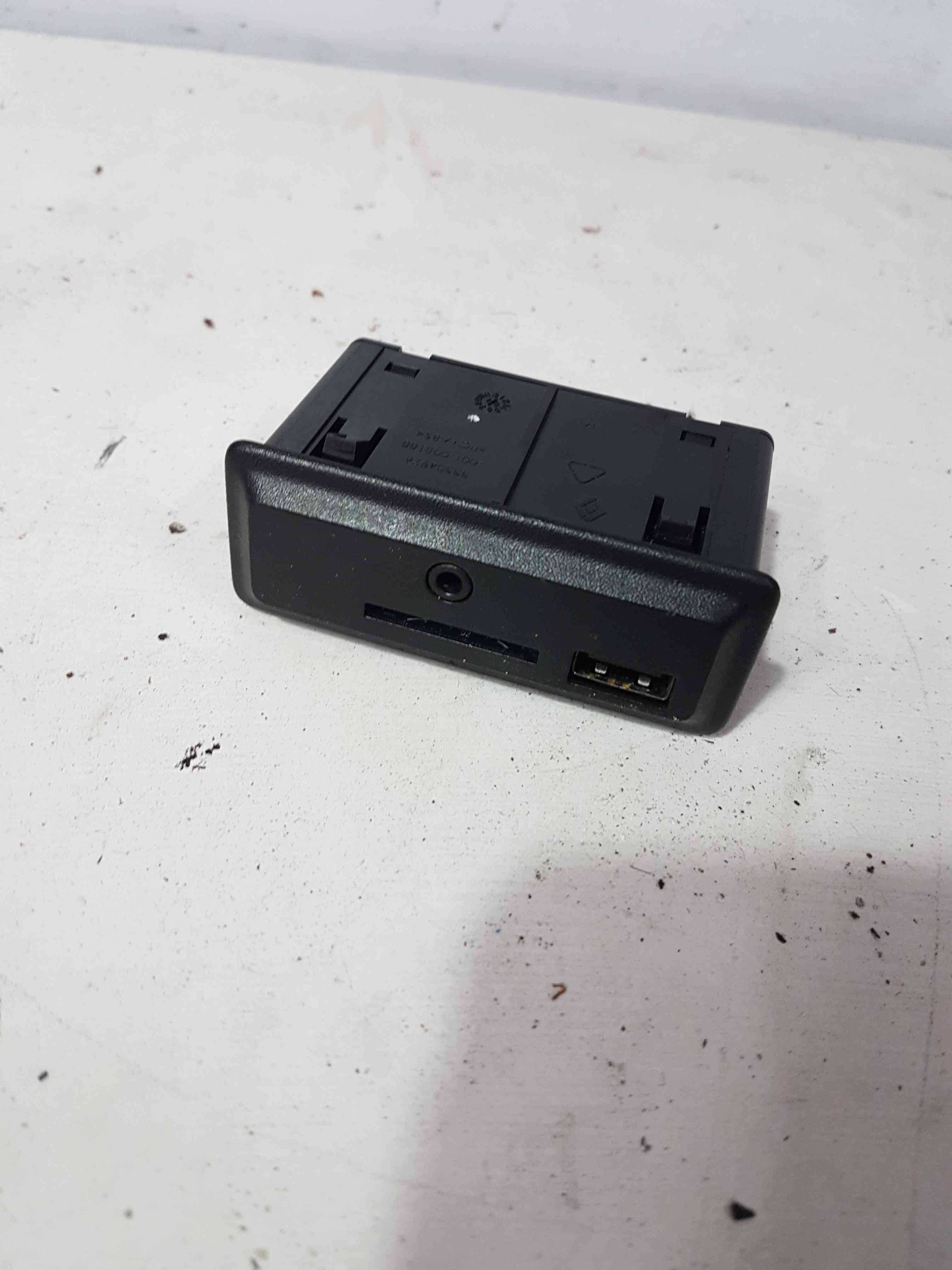 Thumb 7 Renault Trafic MK3 2014-2019 Navigation USB Sd Card Port AUX 280233290R