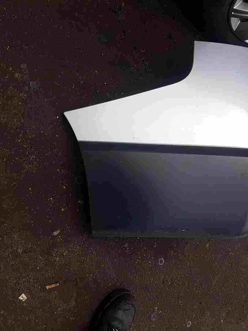 Thumb 3 Renault Trafic MPV 2014-2018 Passenger NSR Rear Bumper Corner Trim Silver Ted69