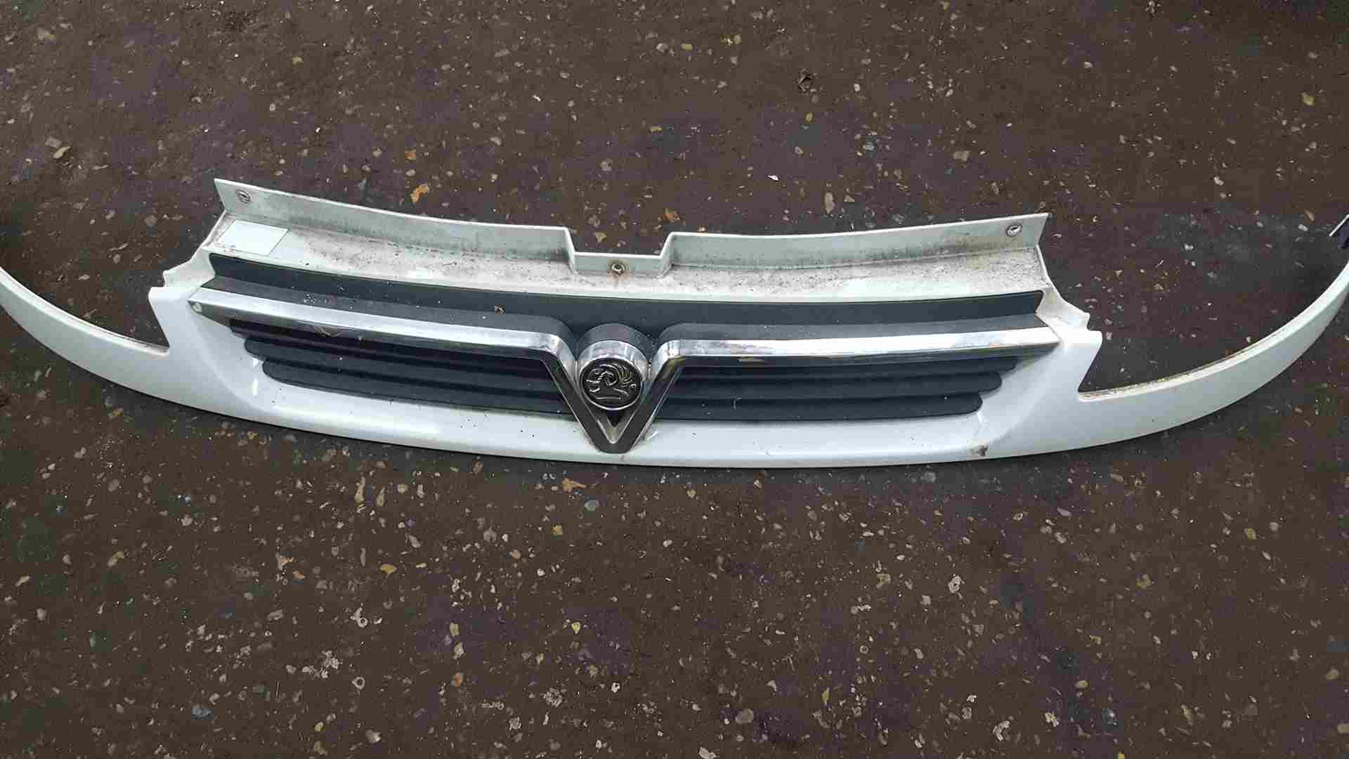 Thumb 2 Renault Trafic Vauxhall Vivaro 2001-2006 Front Bumper Grille Grill White Od31