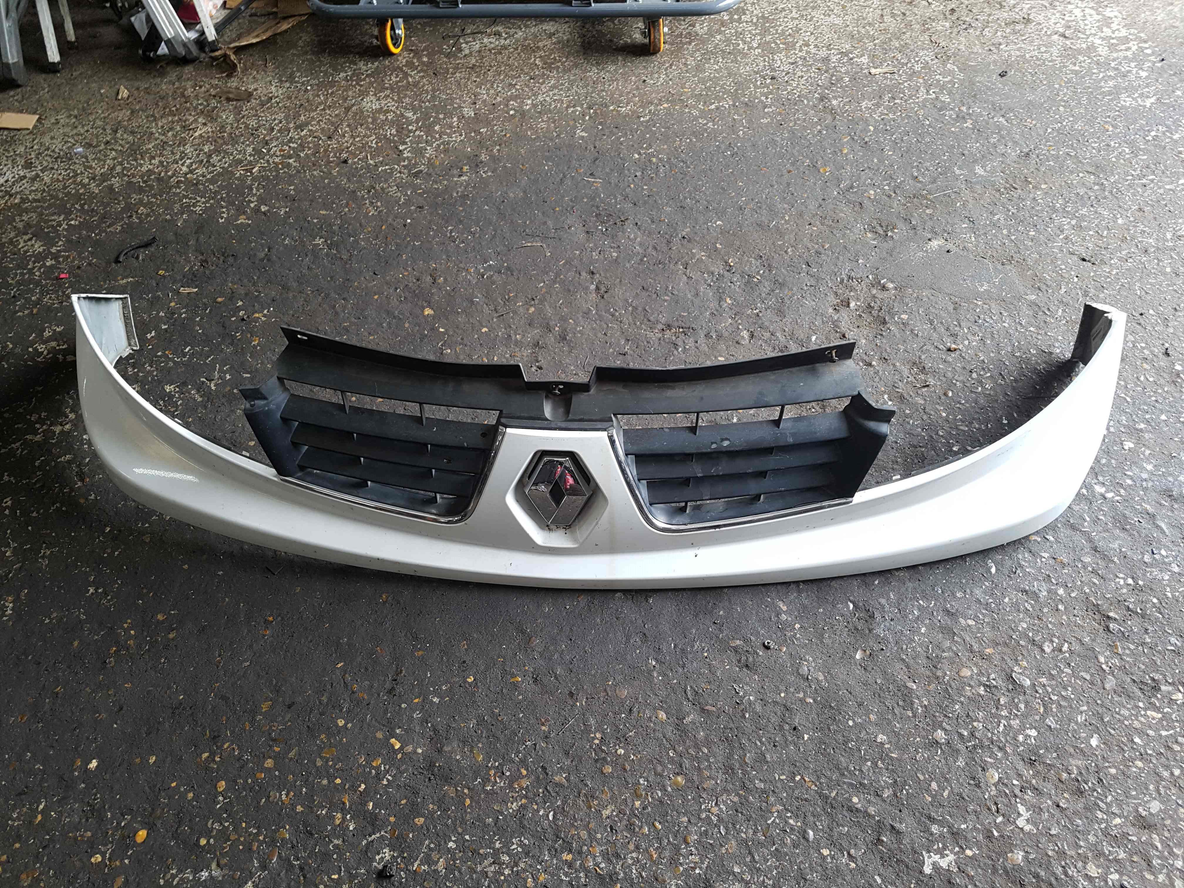 Thumb 3 Renault Trafic Vauxhall Vivaro 2001-2006 Front Bumper Grille Grill White Od31