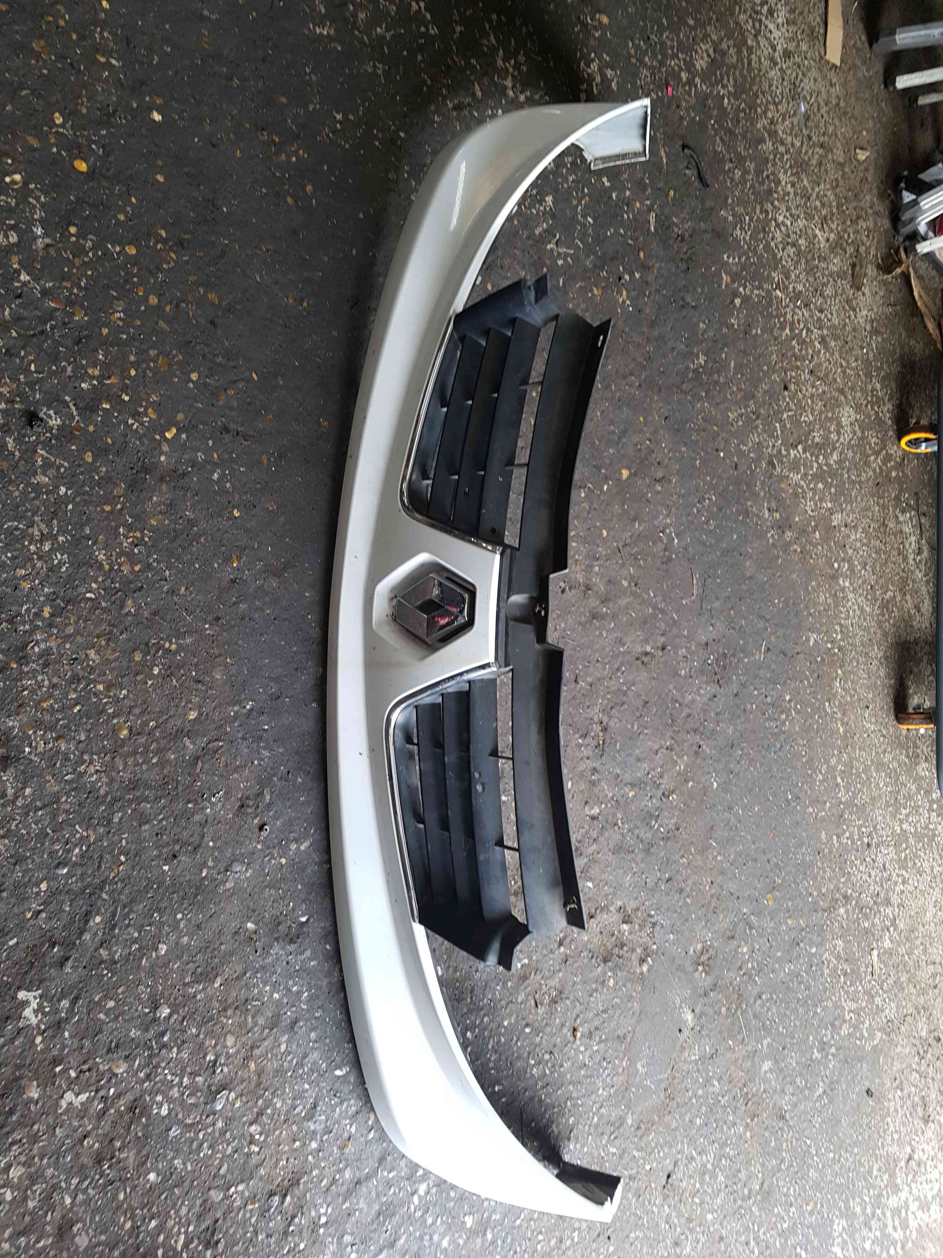 Thumb 4 Renault Trafic Vauxhall Vivaro 2001-2006 Front Bumper Grille Grill White Od31
