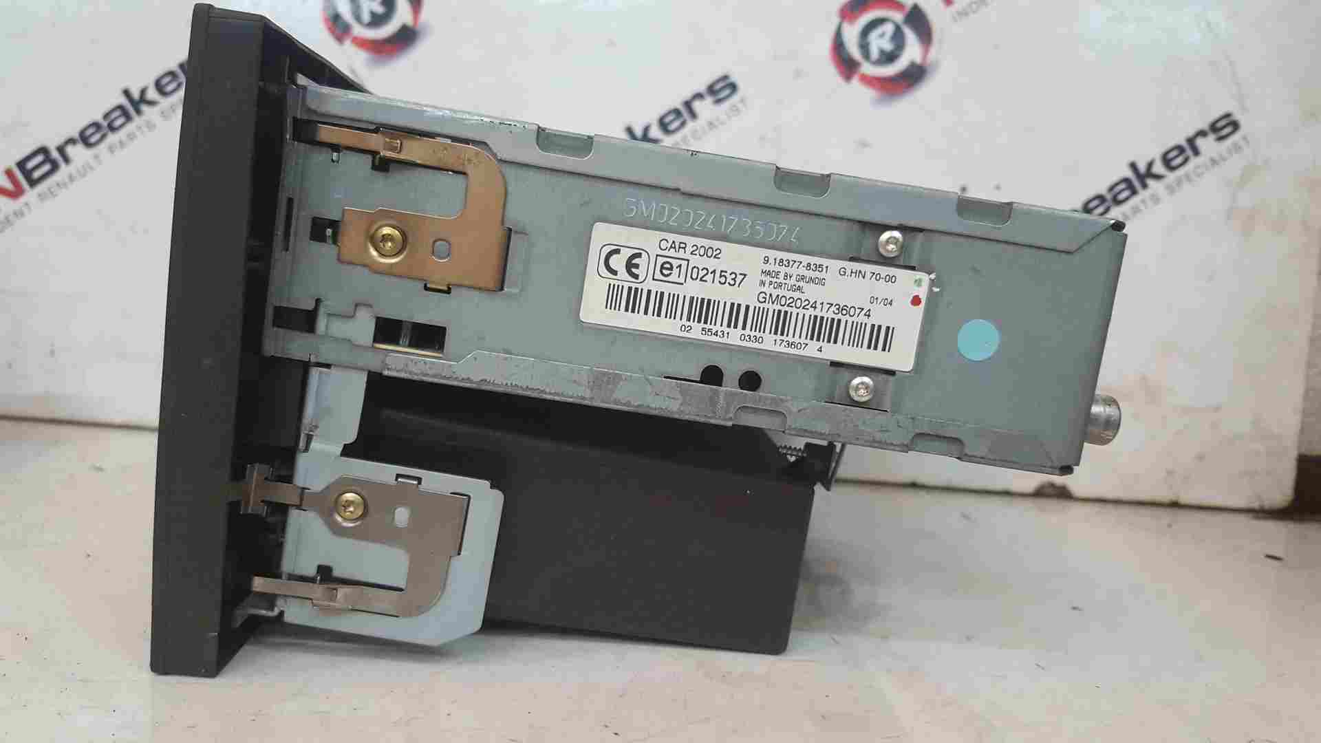 Thumb 2 Renault Trafic Vivaro 2001-2006 Radio Tape Player + Cubby