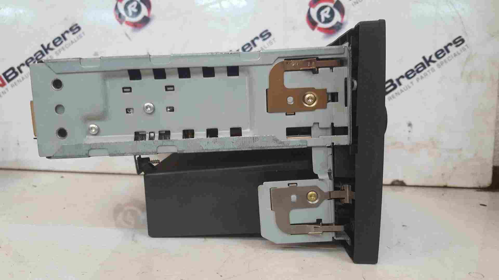 Thumb 4 Renault Trafic Vivaro 2001-2006 Radio Tape Player + Cubby