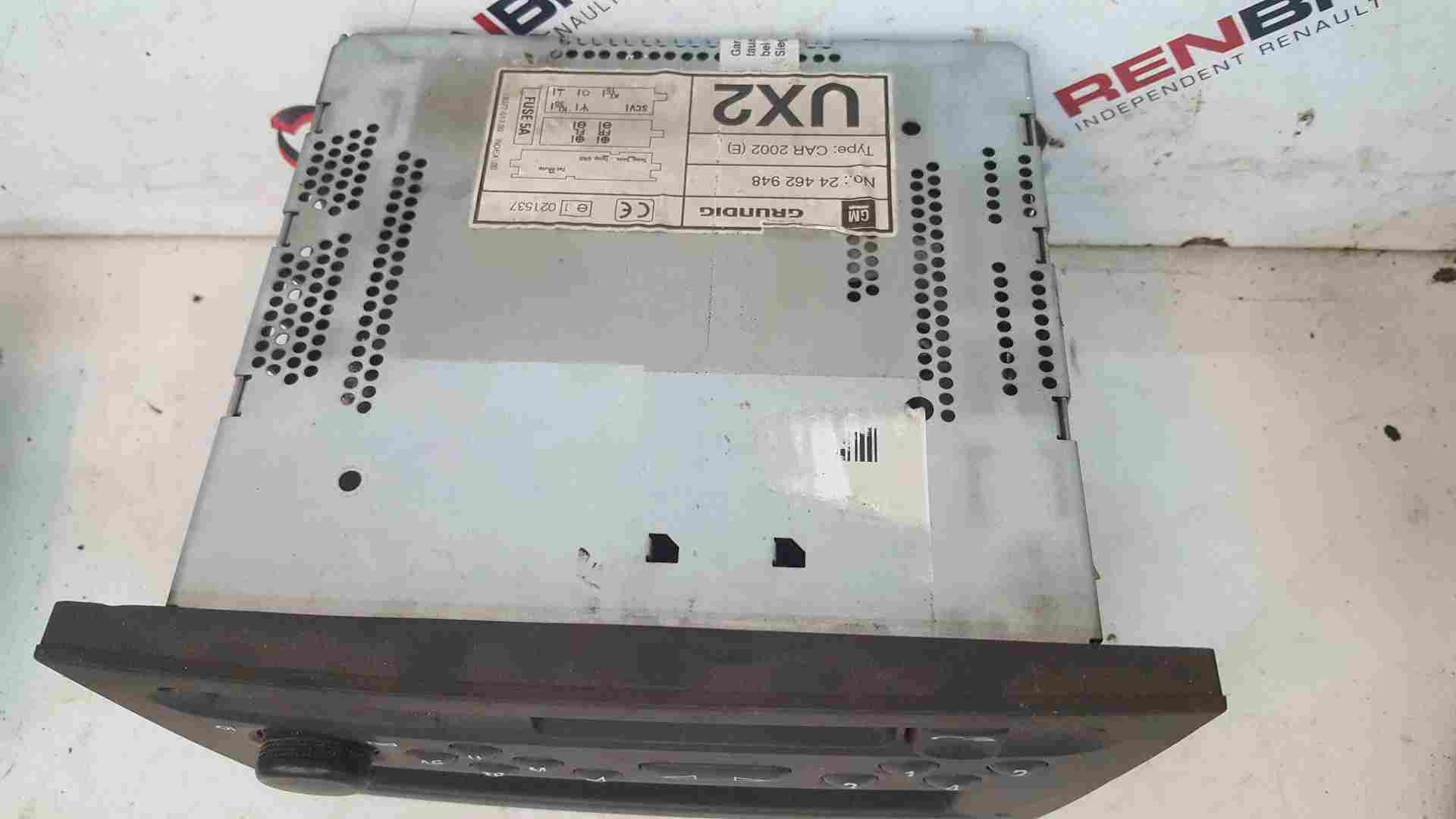 Thumb 6 Renault Trafic Vivaro 2001-2006 Radio Tape Player + Cubby