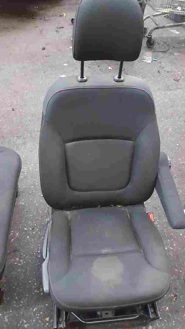 Renault Trafic MK3 2014-2018 Drivers Seat No Rips Black With Arm Rest Vivaro