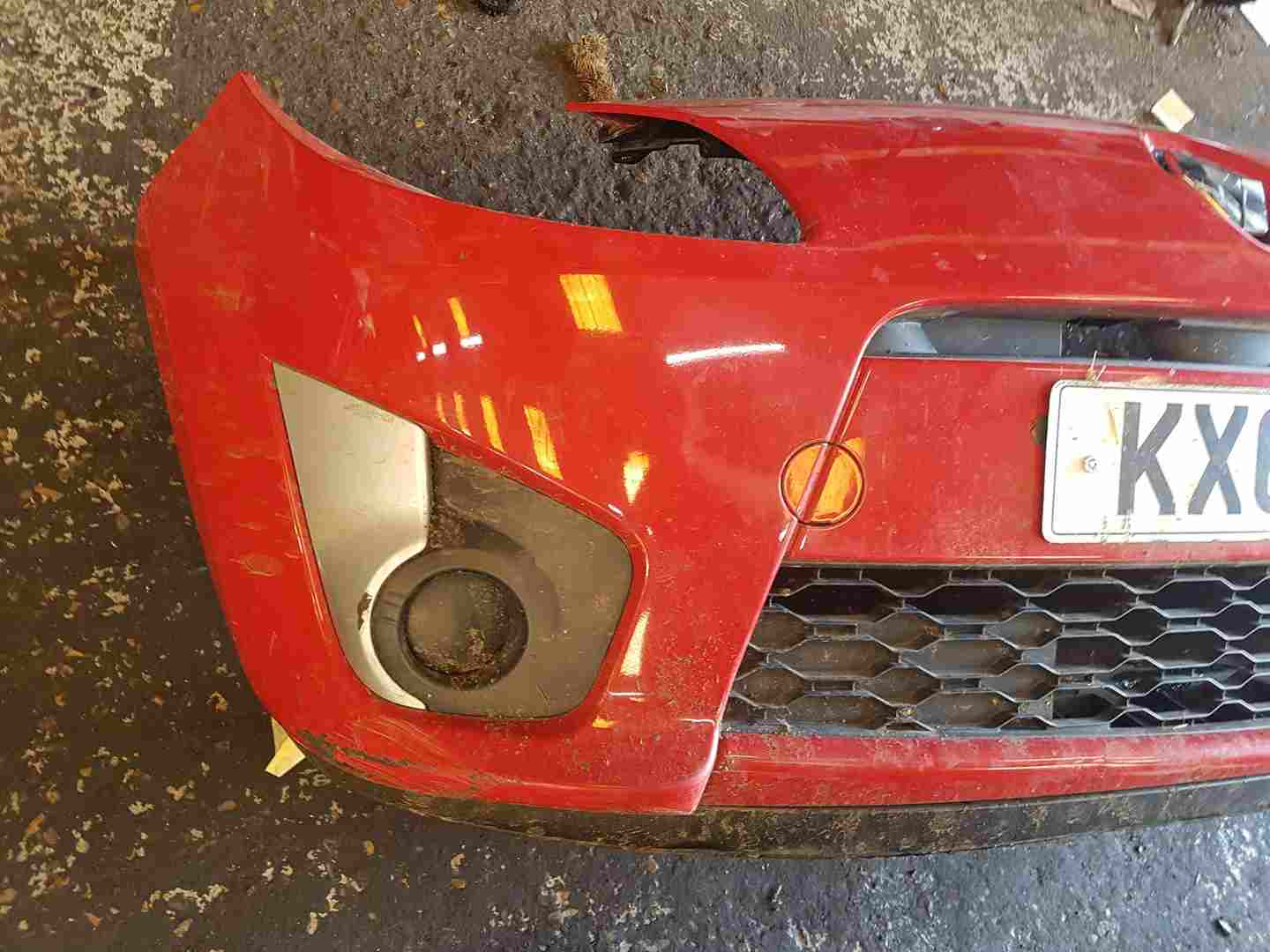 Thumb 3 Renault Twingo 2007-2011 Front Bumper RED Ov727