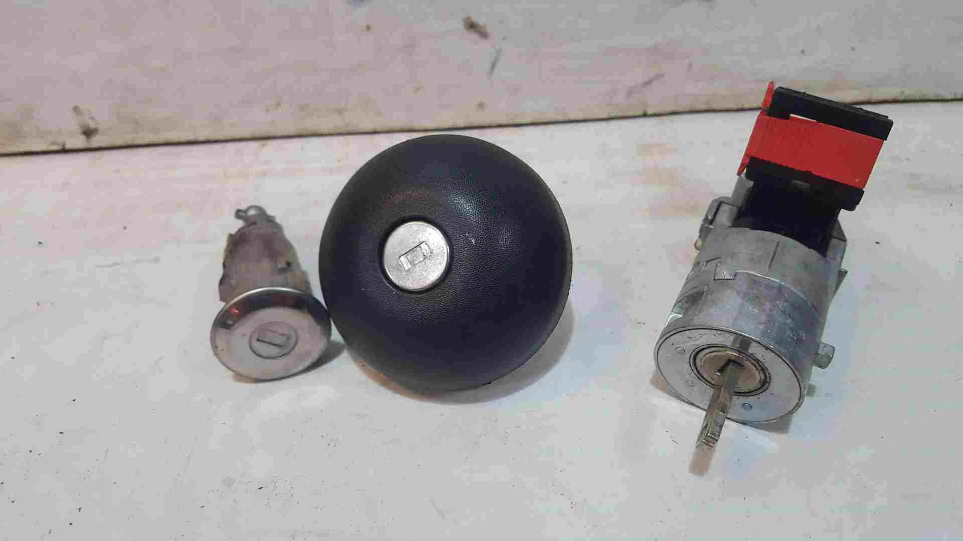 Thumb 2 Renault Twingo 2007-2011 Ignition Barrel + KEY Door Fuel CAP Lock SET 