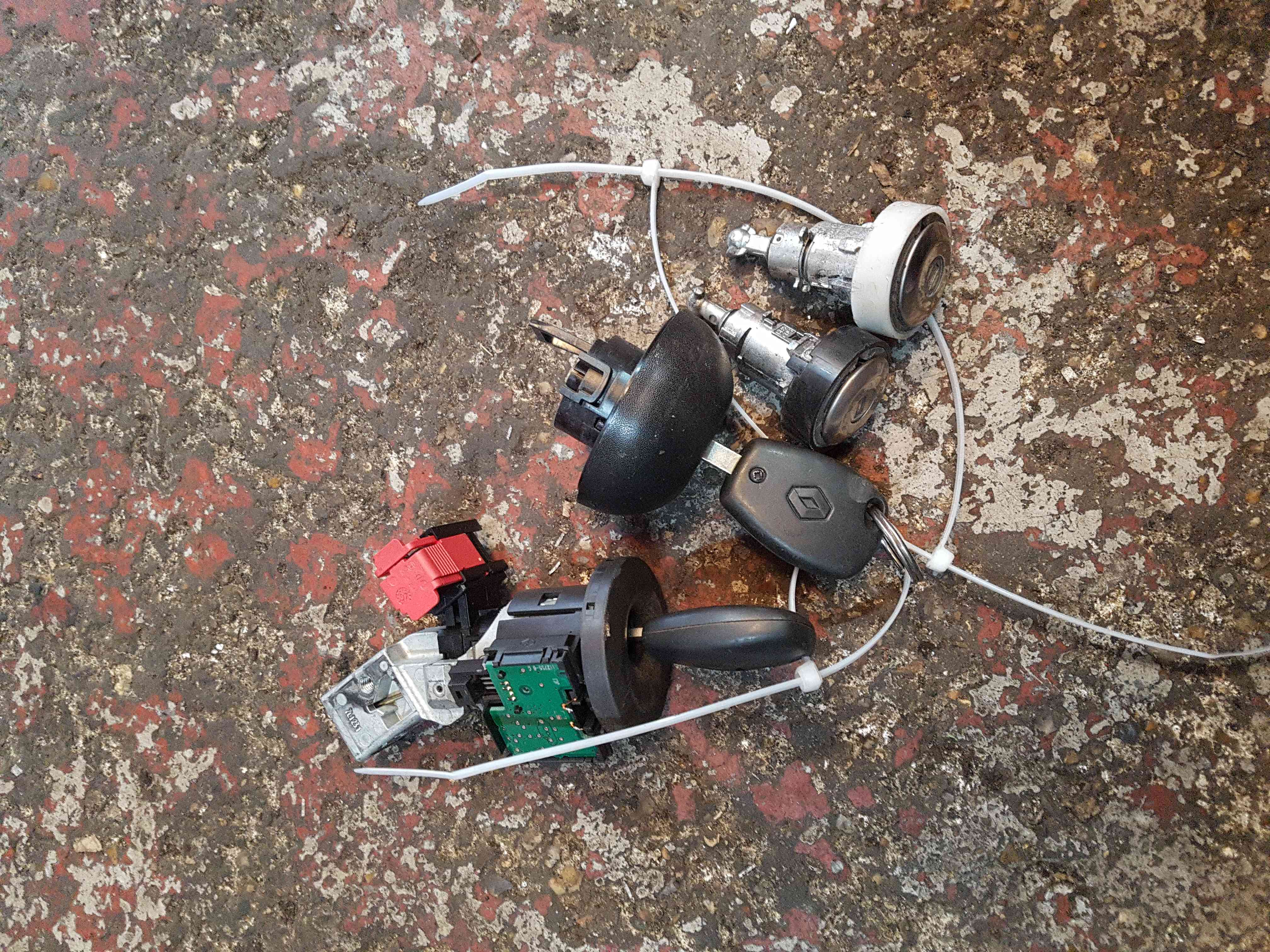 Renault Twingo 2007-2011 Ignition Barrel + KEY Door Fuel CAP Lock SET 