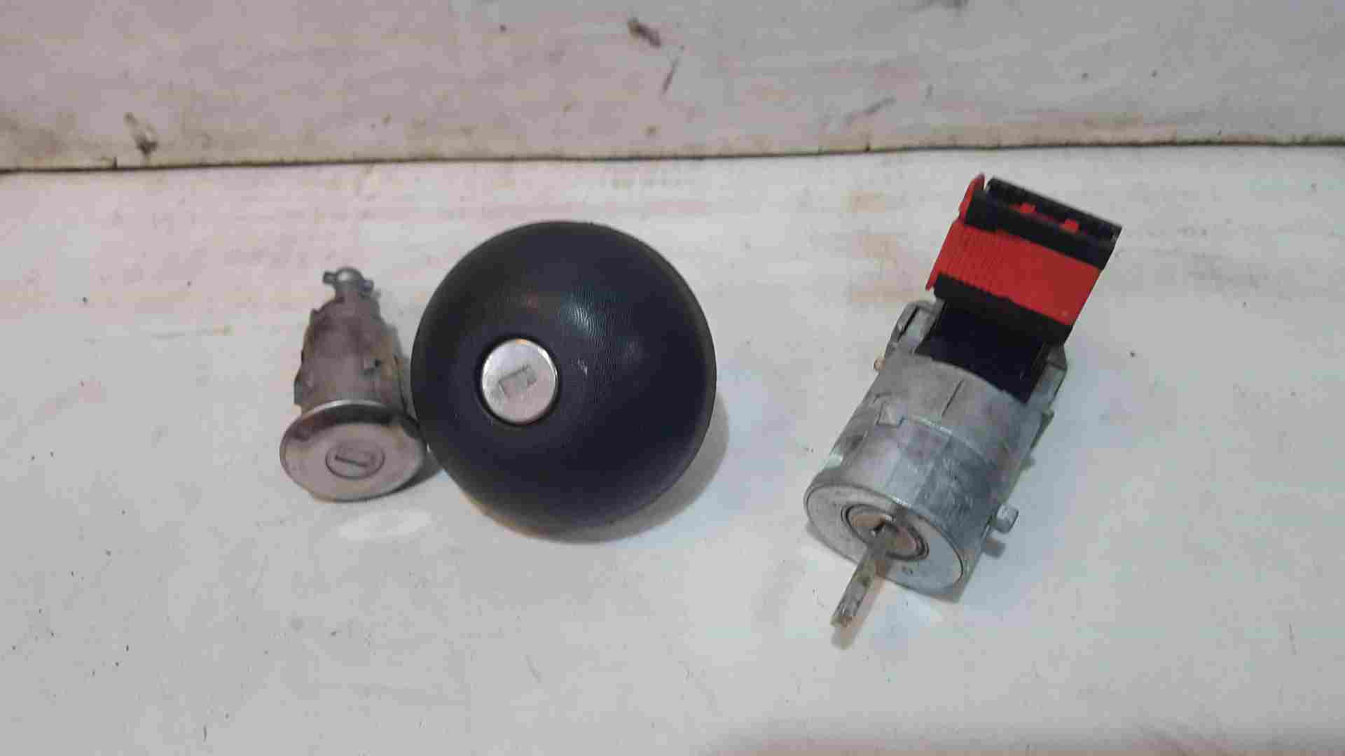 Thumb 3 Renault Twingo 2007-2011 Ignition Barrel + KEY Door Fuel CAP Lock SET 