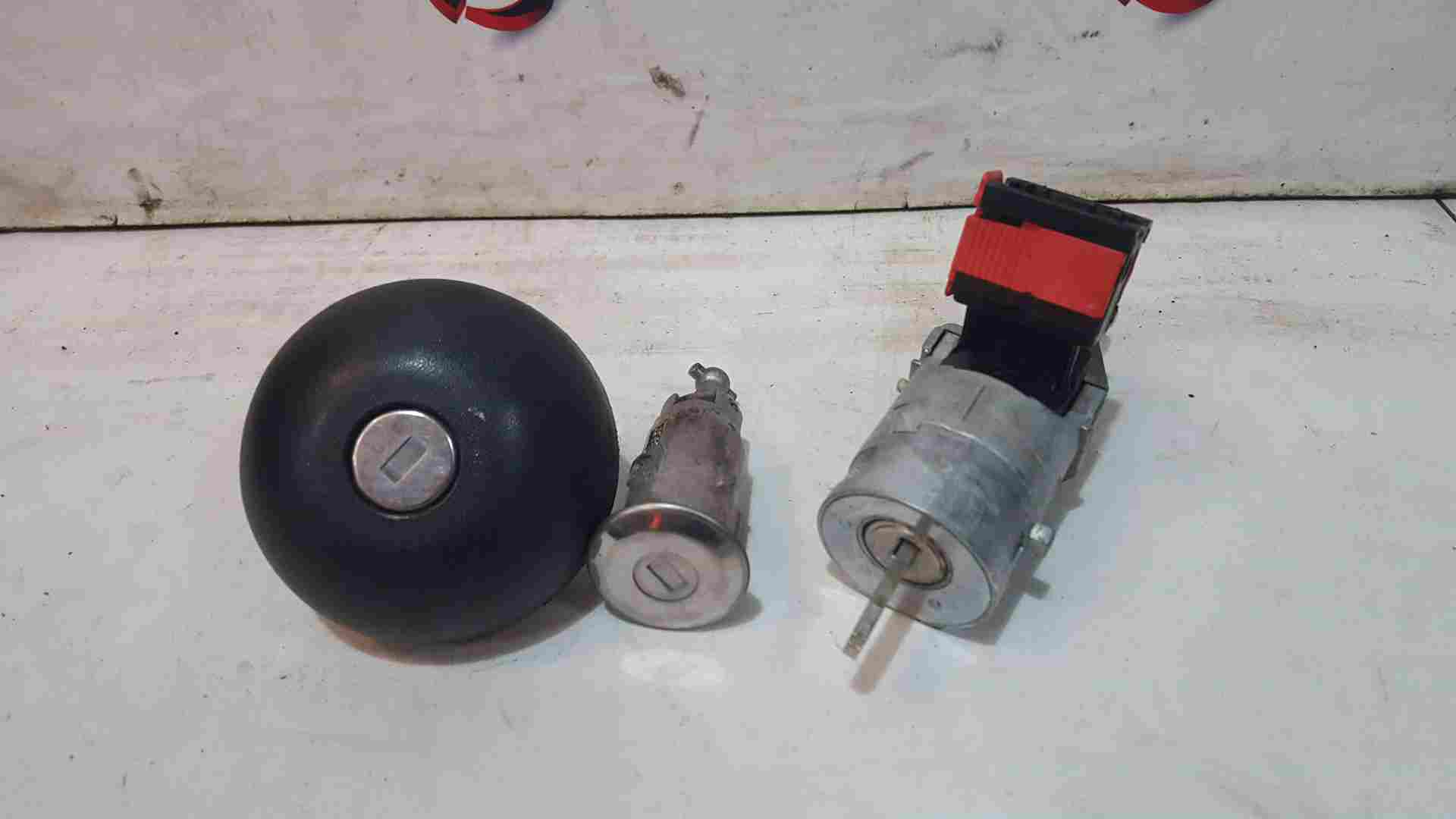 Thumb 5 Renault Twingo 2007-2011 Ignition Barrel + KEY Door Fuel CAP Lock SET 