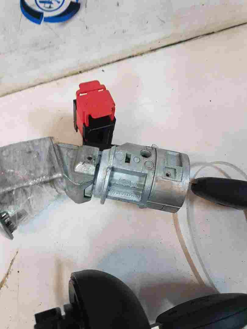 Thumb 4 Renault Twingo 2007-2011 Ignition Barrel + KEY Door Fuel CAP Lock SET 
