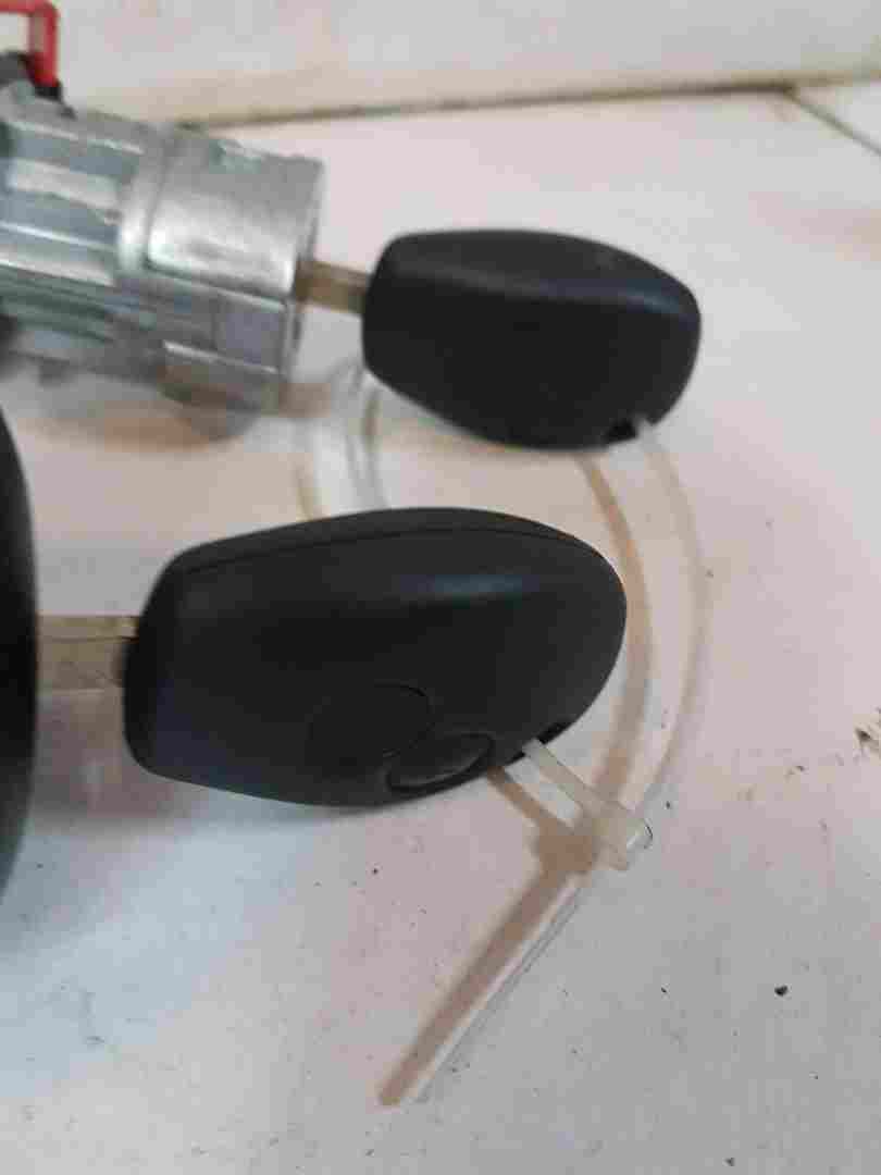 Thumb 5 Renault Twingo 2007-2011 Ignition Barrel + KEY Door Fuel CAP Lock SET 