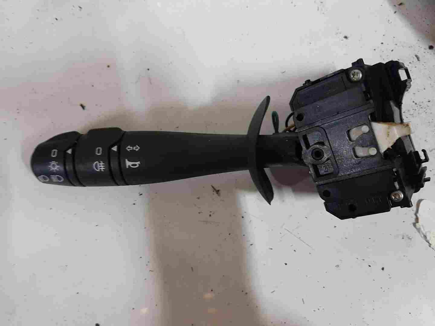 Renault Twingo 2007-2011 Indicator Headlight Stalk 8200856012