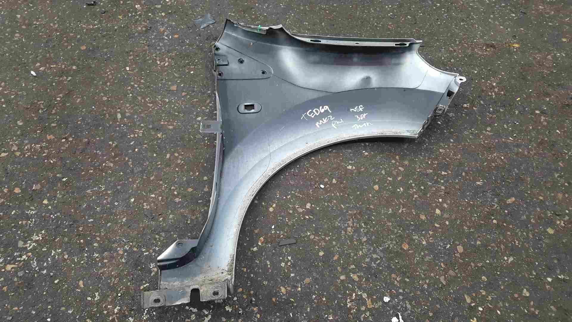 Thumb 3 Renault Twingo 2007-2011 Passenger NS Wing Silver TED69 8200588323