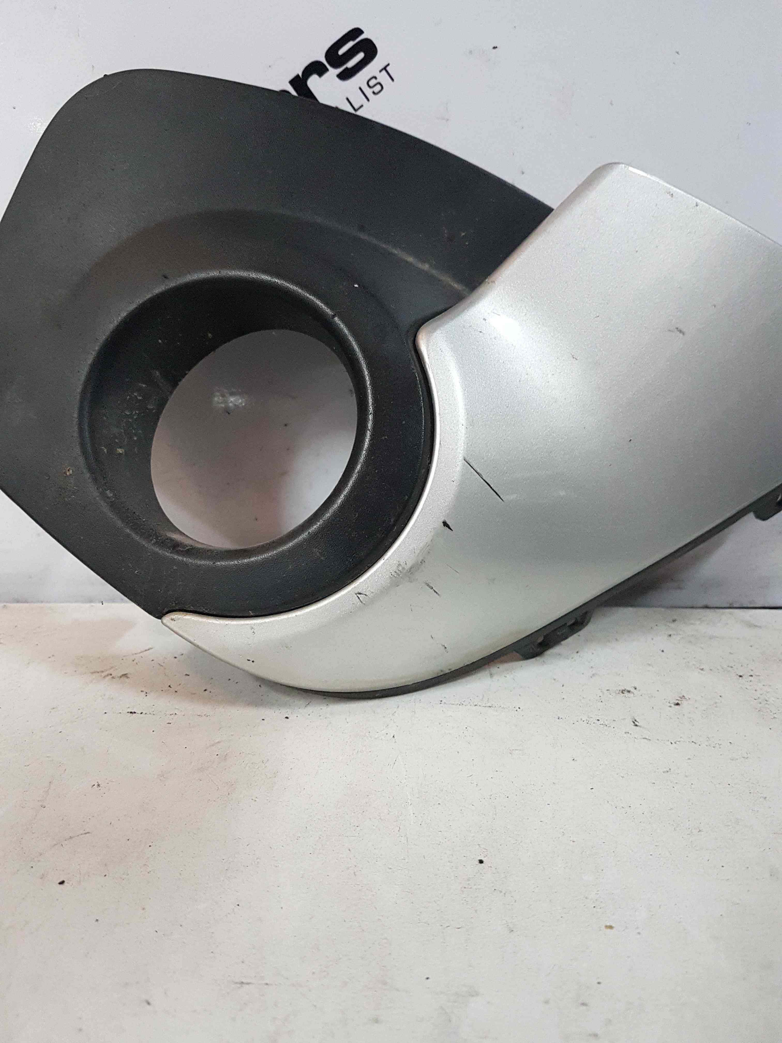 Thumb 3 Renault Twingo 2007-2011 Passenger NSF Front Fog Light Surround Bumper 3/5