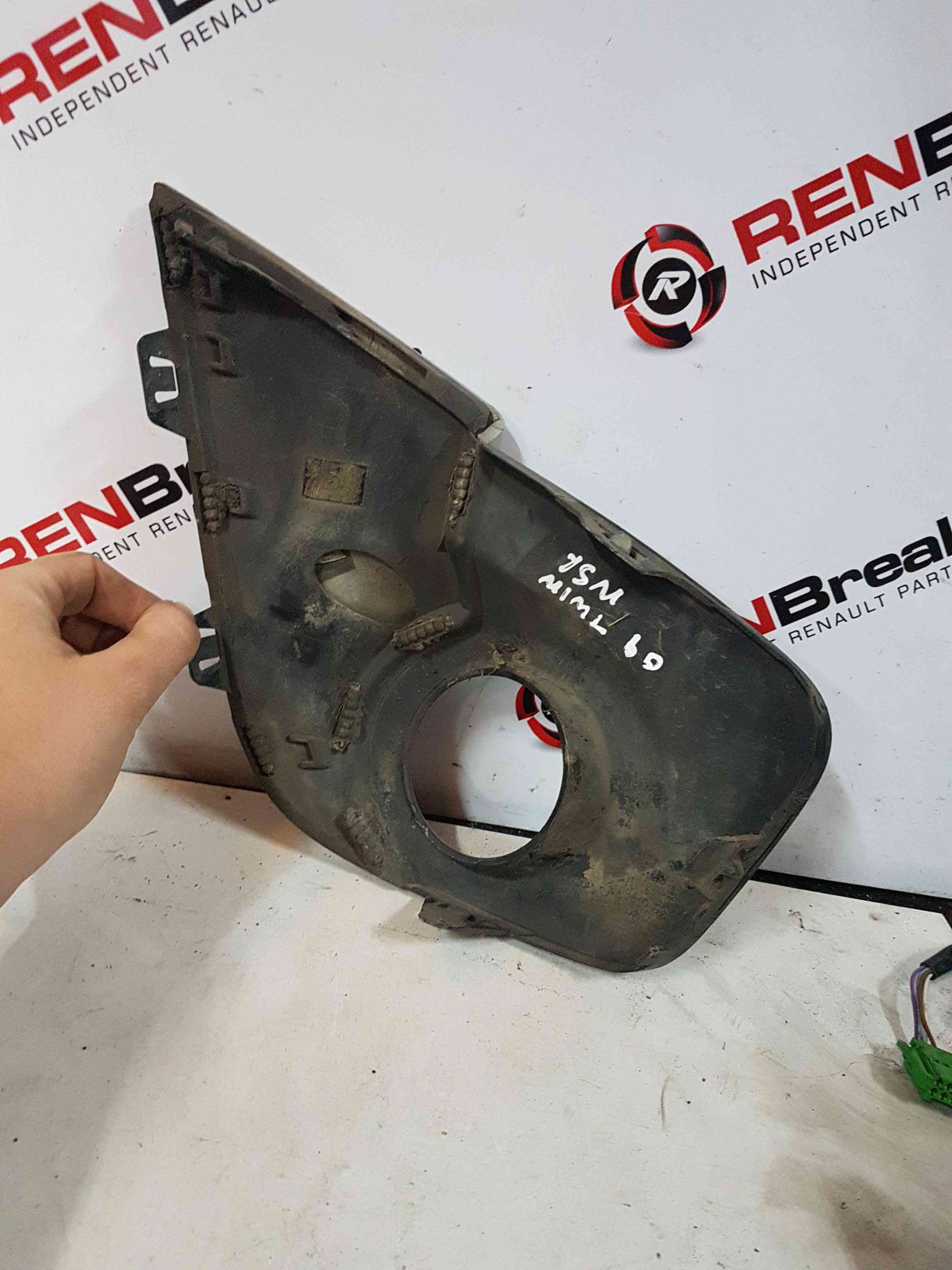 Thumb 4 Renault Twingo 2007-2011 Passenger NSF Front Fog Light Surround Bumper 3/5