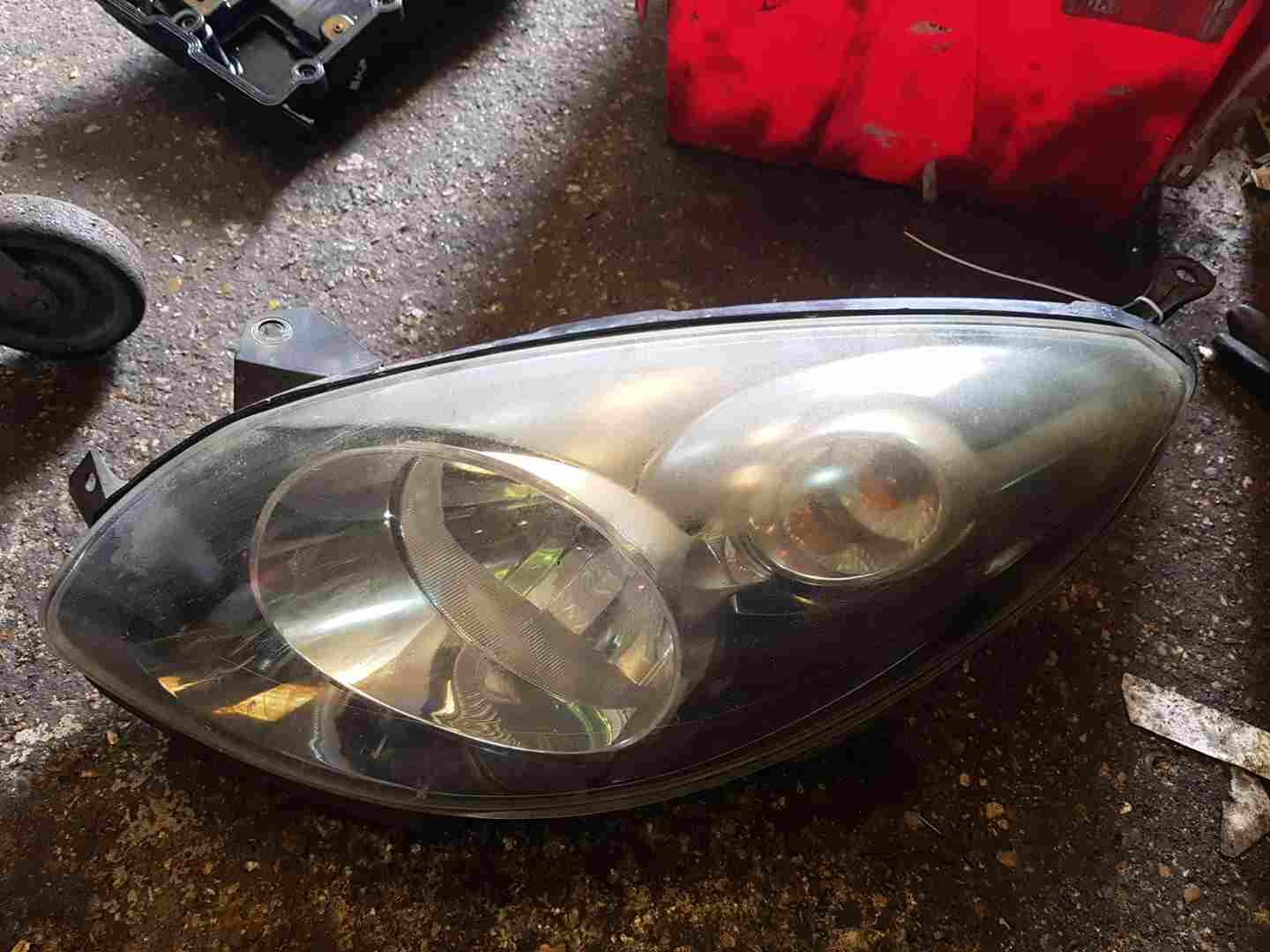 Renault Twingo 2007-2011 Passenger NSF Front Headlight 8200629487