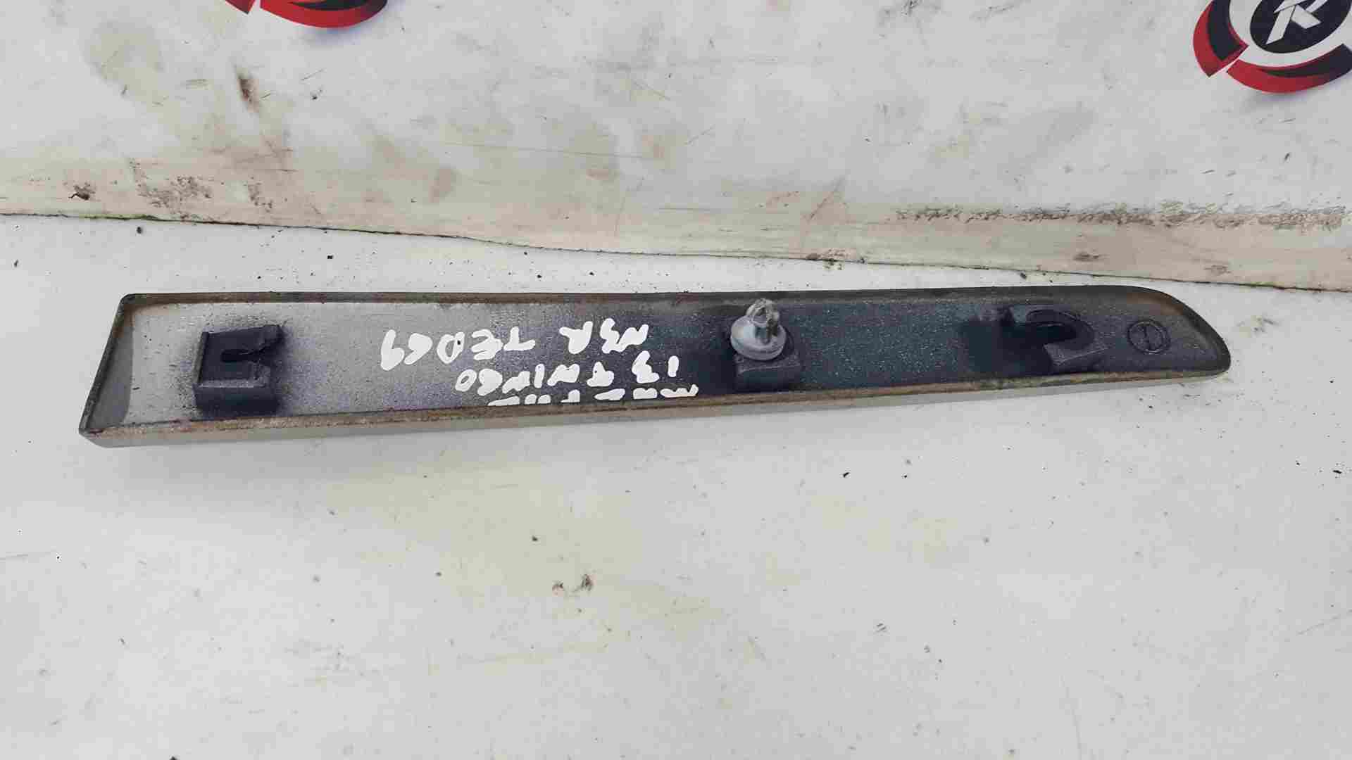 Thumb 2 Renault Twingo 2007-2011 Passenger NSR Rear Door Moulding Trim Silver Ted69