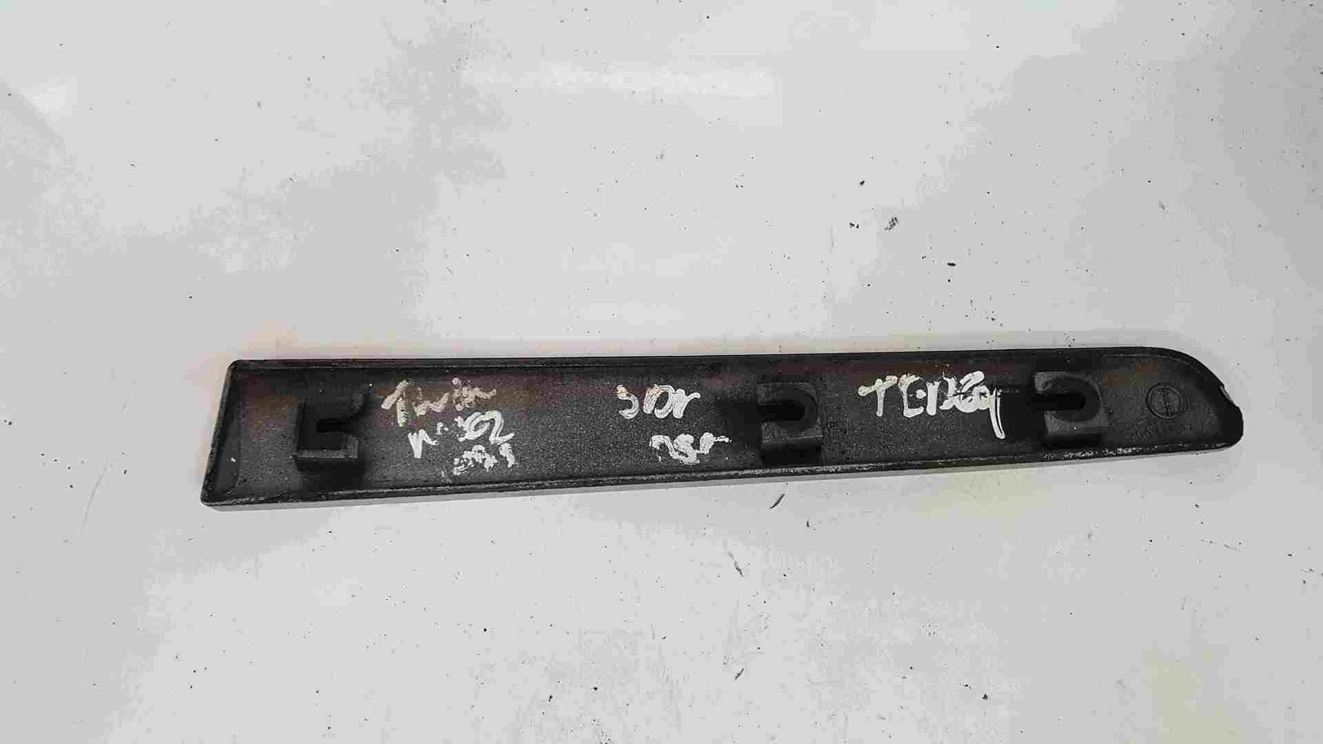 Thumb 3 Renault Twingo 2007-2011 Passenger NSR Rear Moulding Trim Silver TED69