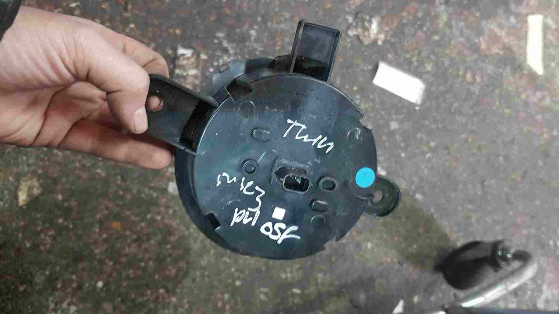 Thumb 4 Renault Twingo 2014-2017 Drivers OSF Front FOG Light 266007904R