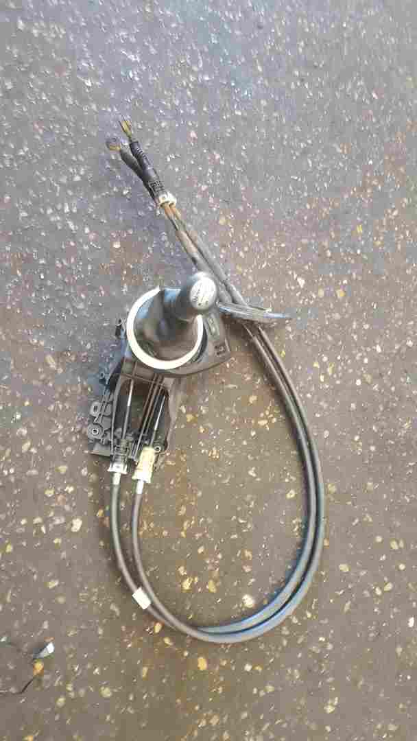 Thumb 2 Renault Twingo 2014-2017 Gearstick Mechanism + Cables 5 Speed 341044950R Split 