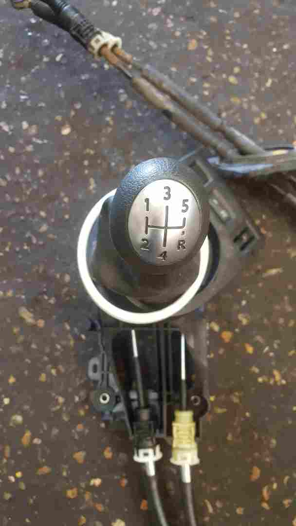 Thumb 3 Renault Twingo 2014-2017 Gearstick Mechanism + Cables 5 Speed 341044950R Split 