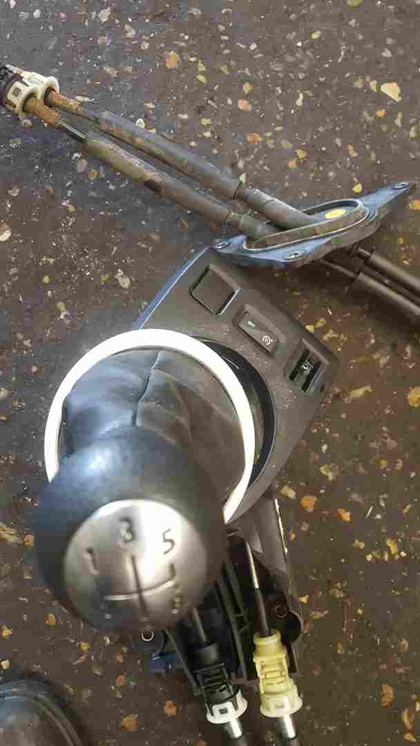 Thumb 4 Renault Twingo 2014-2017 Gearstick Mechanism + Cables 5 Speed 341044950R Split 