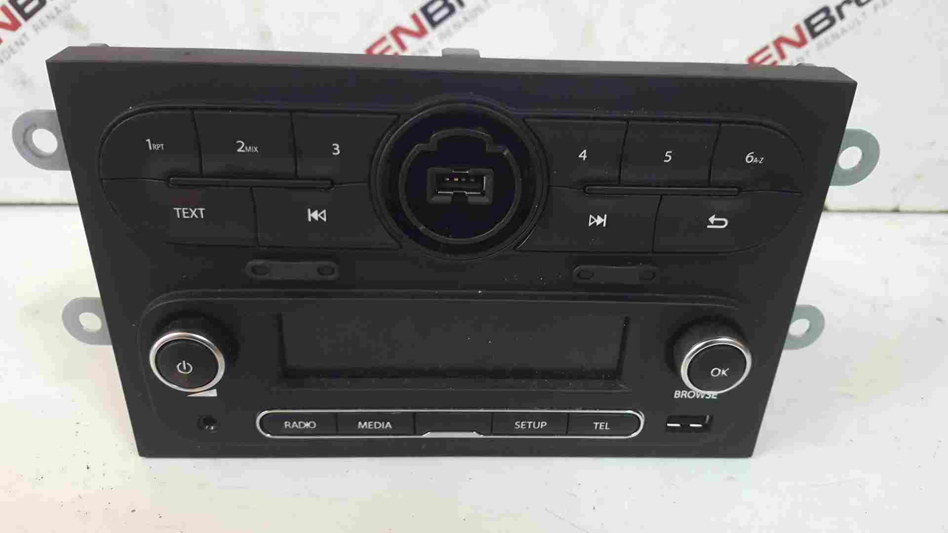 Renault Twingo 2014-2017 Radio Cd Player USB Port With Code