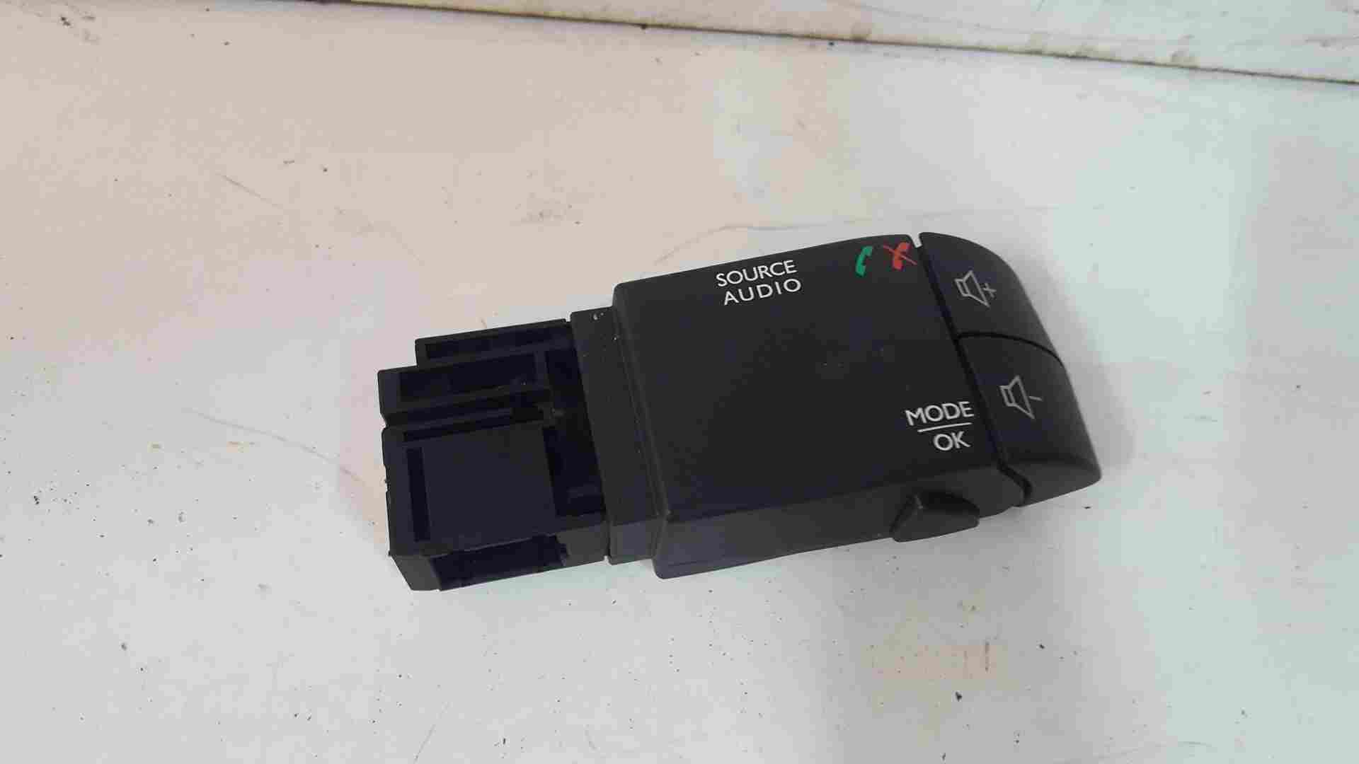 Thumb 2 Renault Twingo 2014-2017 Radio Steering Wheel Controls Bluetooth 255522448R