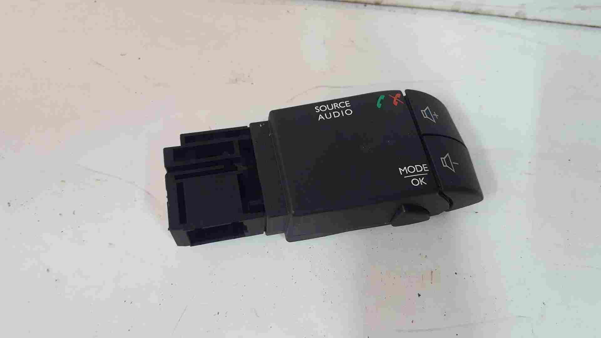 Renault Twingo 2014-2017 Radio Steering Wheel Controls Bluetooth 255522448R