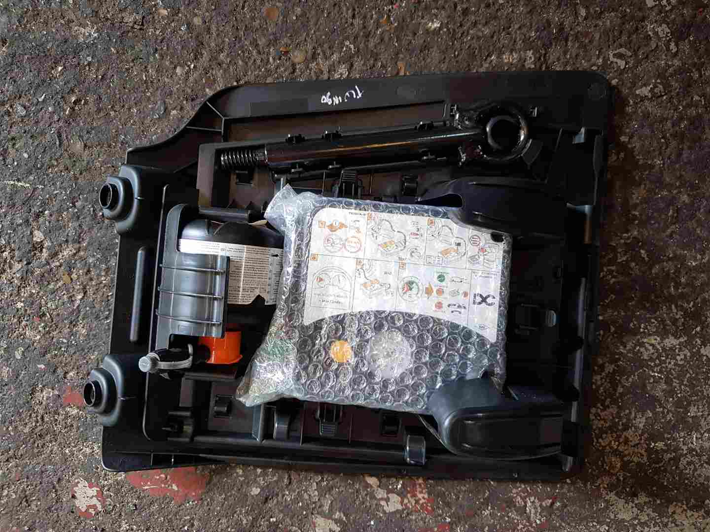Thumb 2 Renault Twingo 2014-2017 Spare Wheel Inflator KIT Towing EYE 995654455R