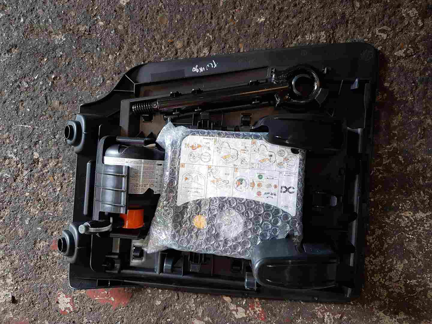 Renault Twingo 2014-2017 Spare Wheel Inflator KIT Towing EYE 995654455R