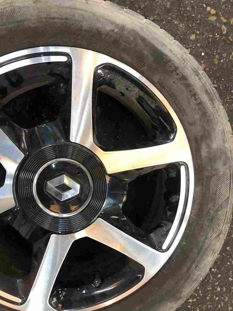 Thumb 3 Renault Twingo MK3 2014-2017 Alloy Wheel 15 Inch 403000684R 165 65 15 5mm 4/5