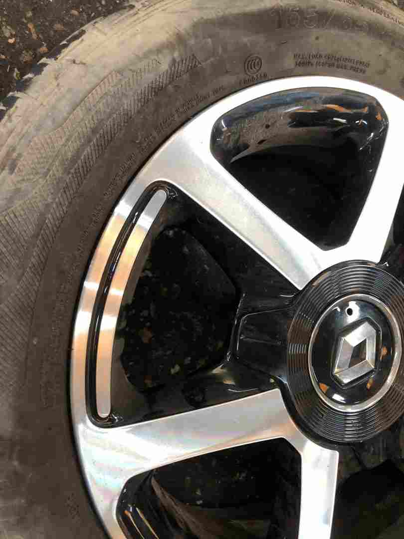 Thumb 5 Renault Twingo MK3 2014-2017 Alloy Wheel 15 Inch 403000684R 165 65 15 5mm 4/5