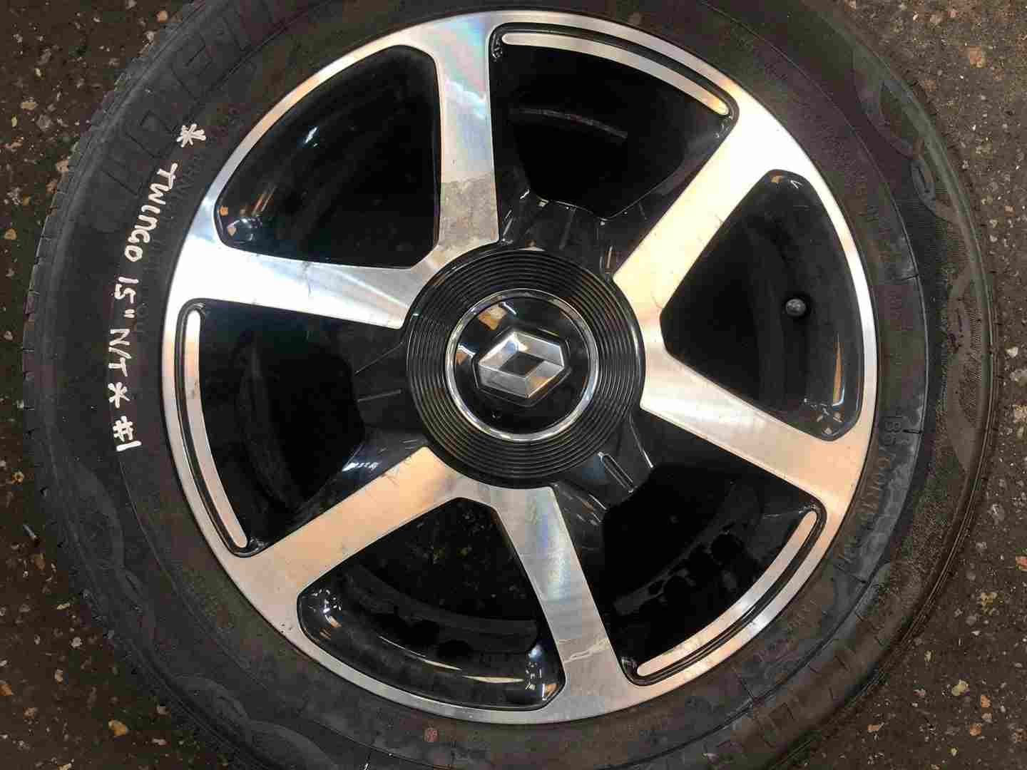 Thumb 2 Renault Twingo MK3 2014-2017 Alloy Wheel 15 Inch 403000684R No Tyre 3/5