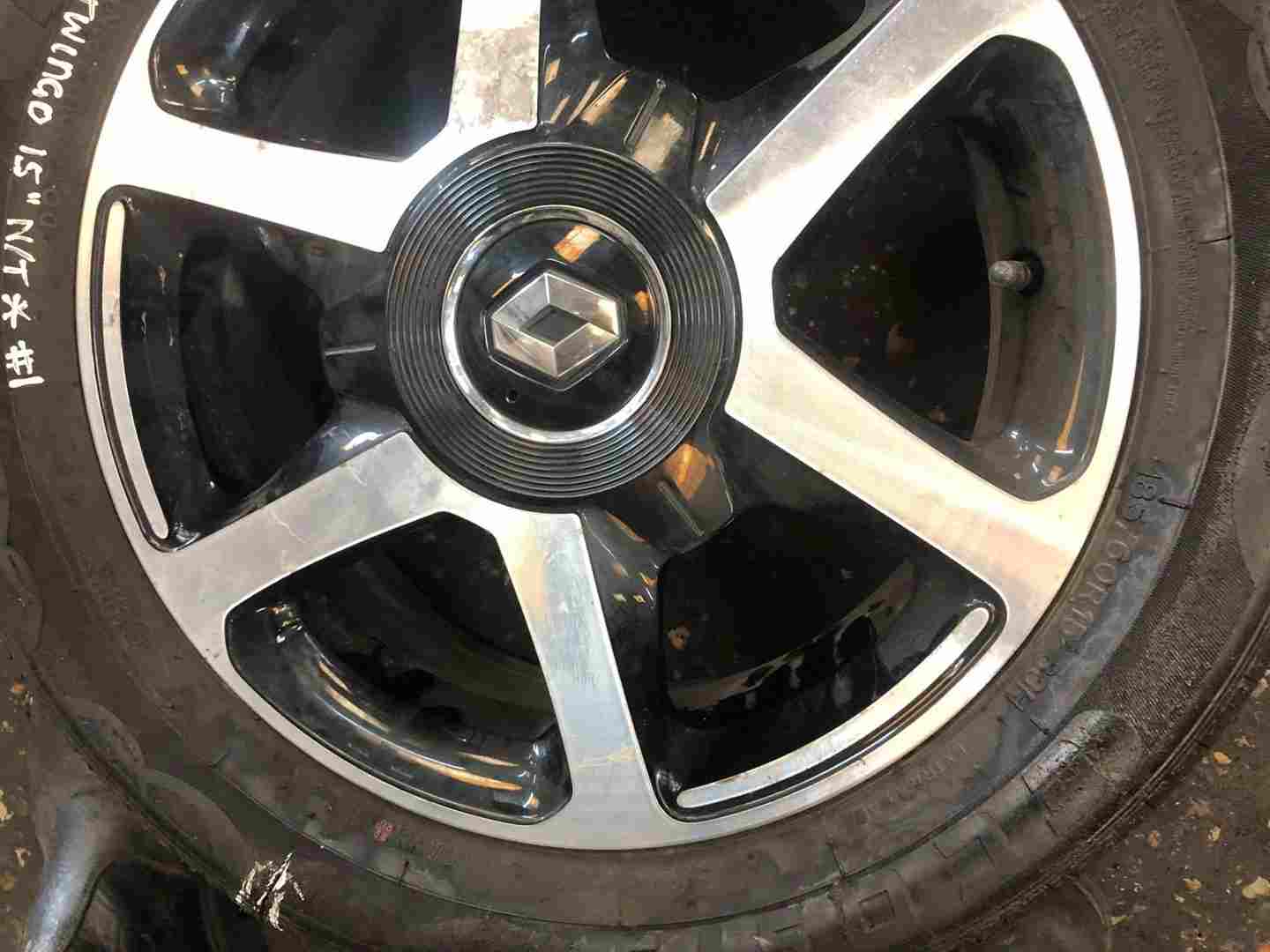 Thumb 4 Renault Twingo MK3 2014-2017 Alloy Wheel 15 Inch 403000684R No Tyre 3/5