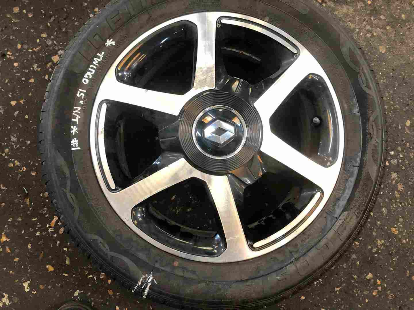 Renault Twingo MK3 2014-2017 Alloy Wheel 15 Inch 403000684R No Tyre 3/5