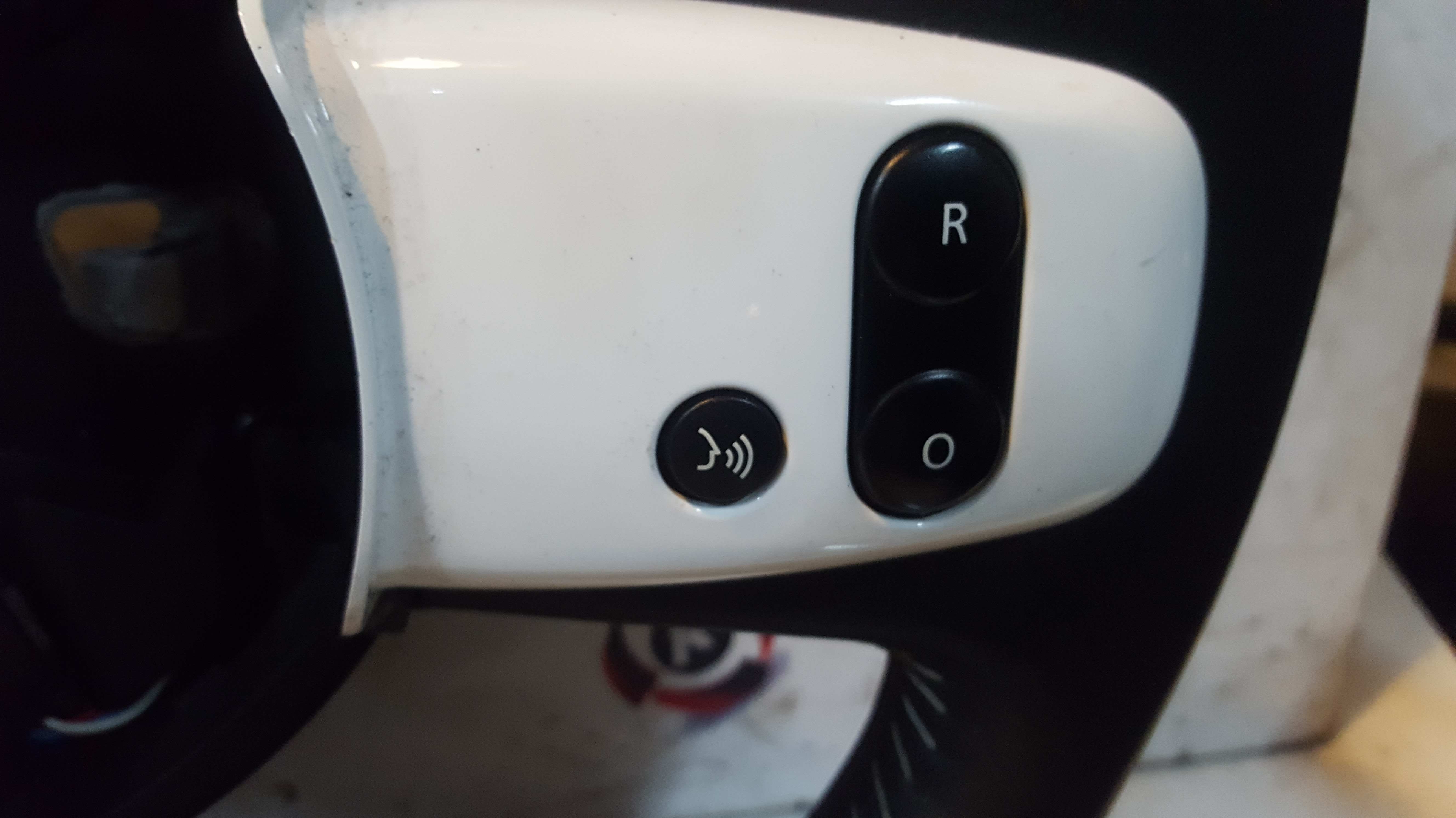 Renault Twingo SCE 2014-2017 Steering Wheel White Inserts Cruise Control Voice
