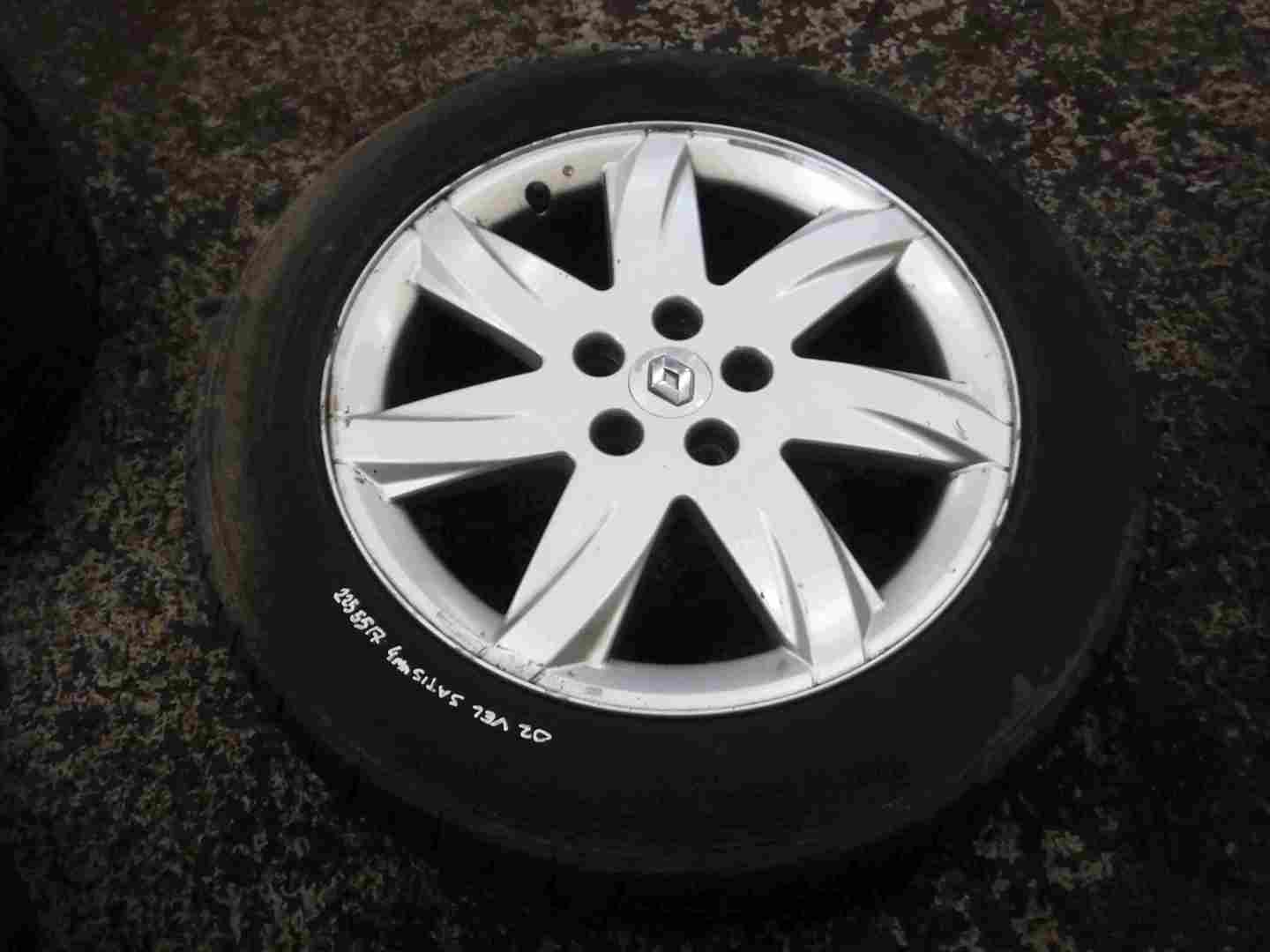 Renault Vel Satis 2002-2005 Alloy Wheel 17inch + Tyre 225 55 17 4mm