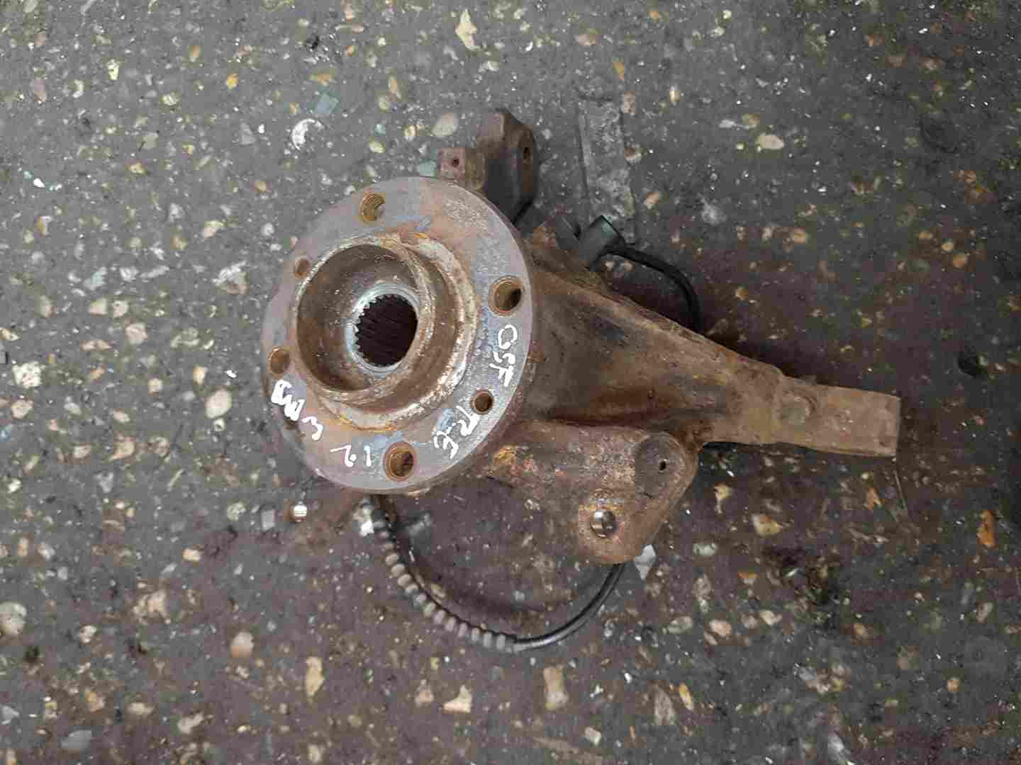 Renault Wind 2010-2013 1.2 TCe Drivers OSF Front Wheel Hub + Sensor