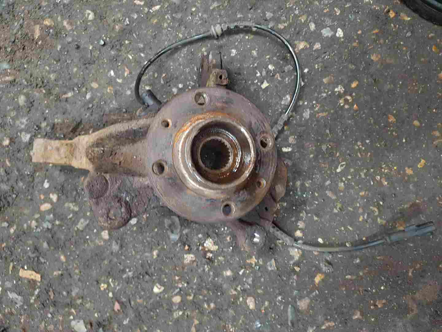 Thumb 2 Renault Wind 2010-2013 1.2 TCe Passenger NSF Front Wheel Hub + Sensor