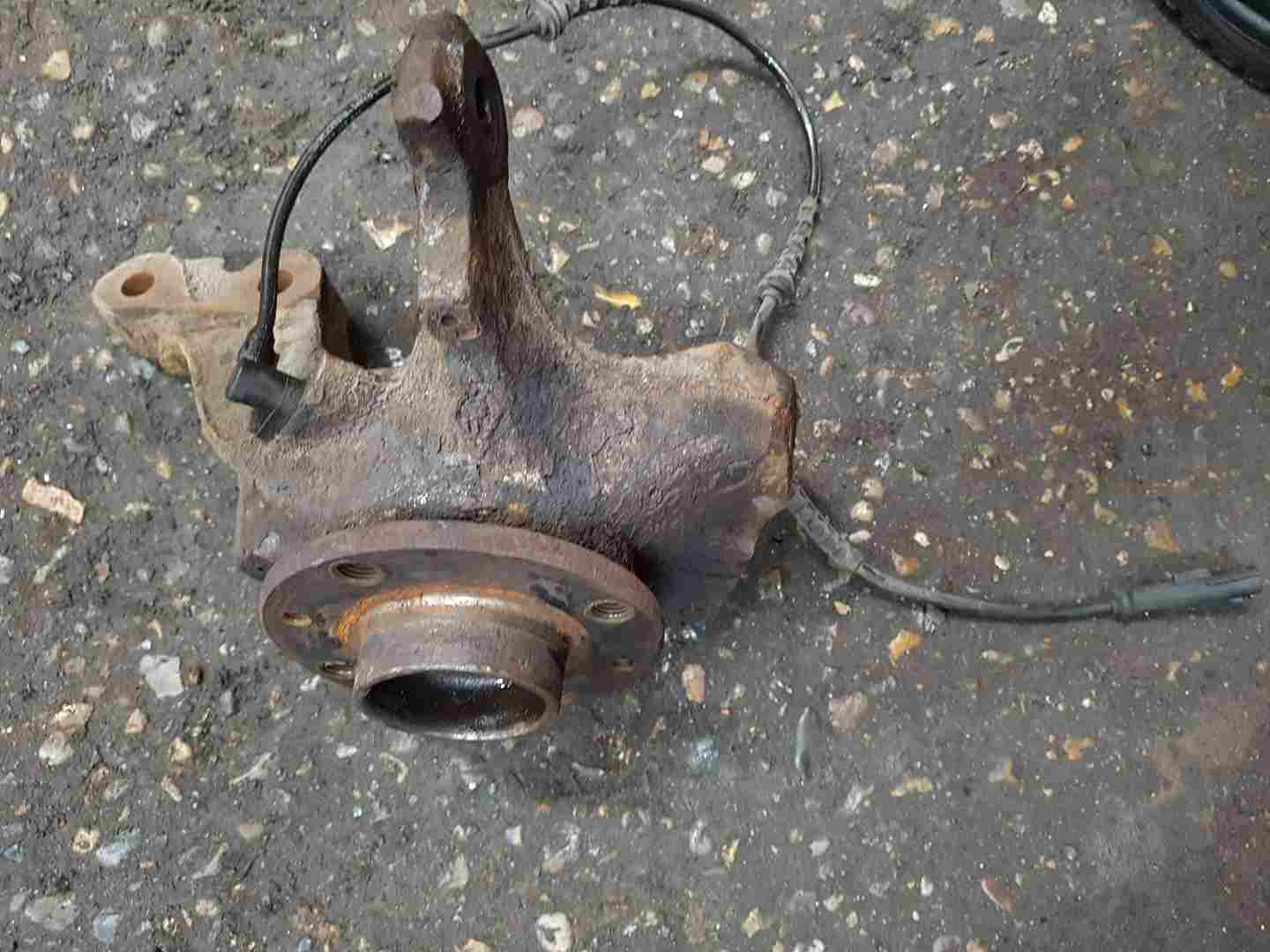 Renault Wind 2010-2013 1.2 TCe Passenger NSF Front Wheel Hub + Sensor