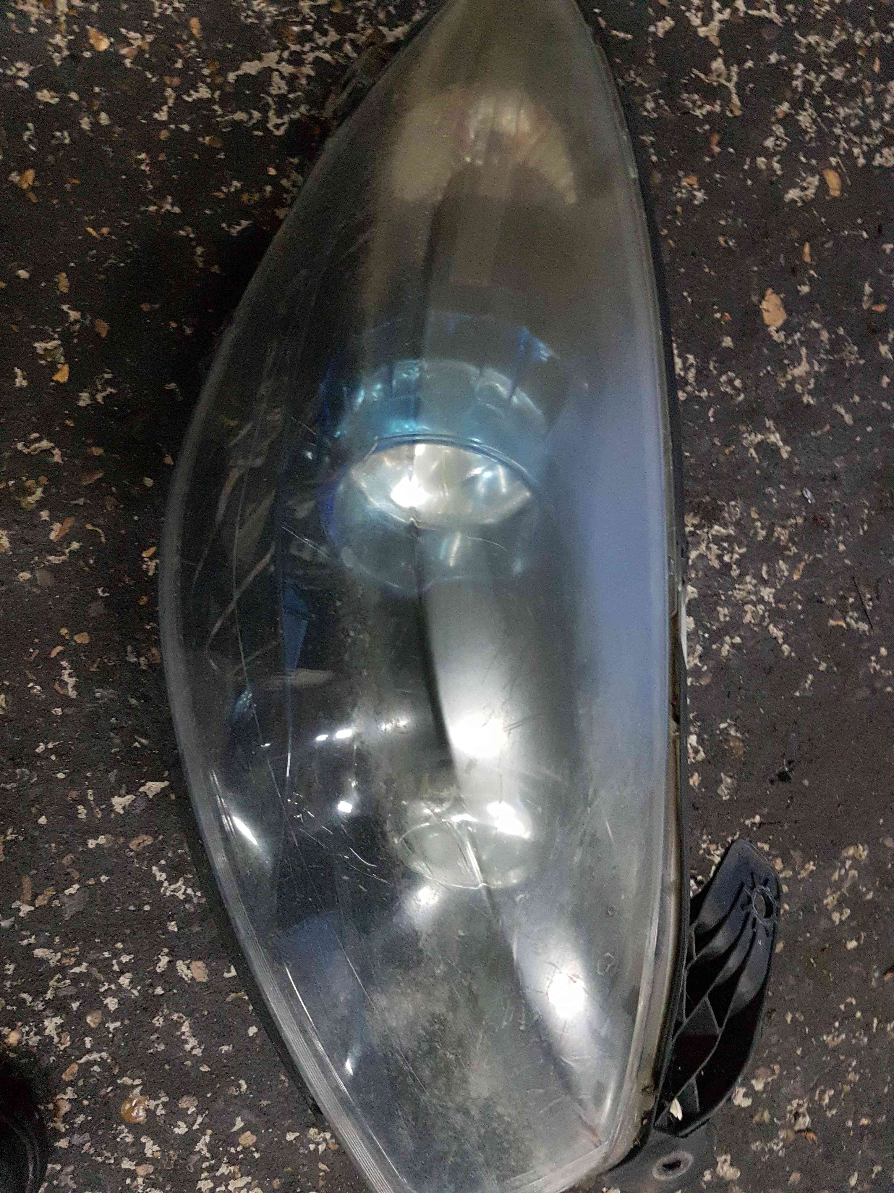 Thumb 6 Renault Wind 2010-2013 Drivers OSF Headlight Broken Bracket 260100064R