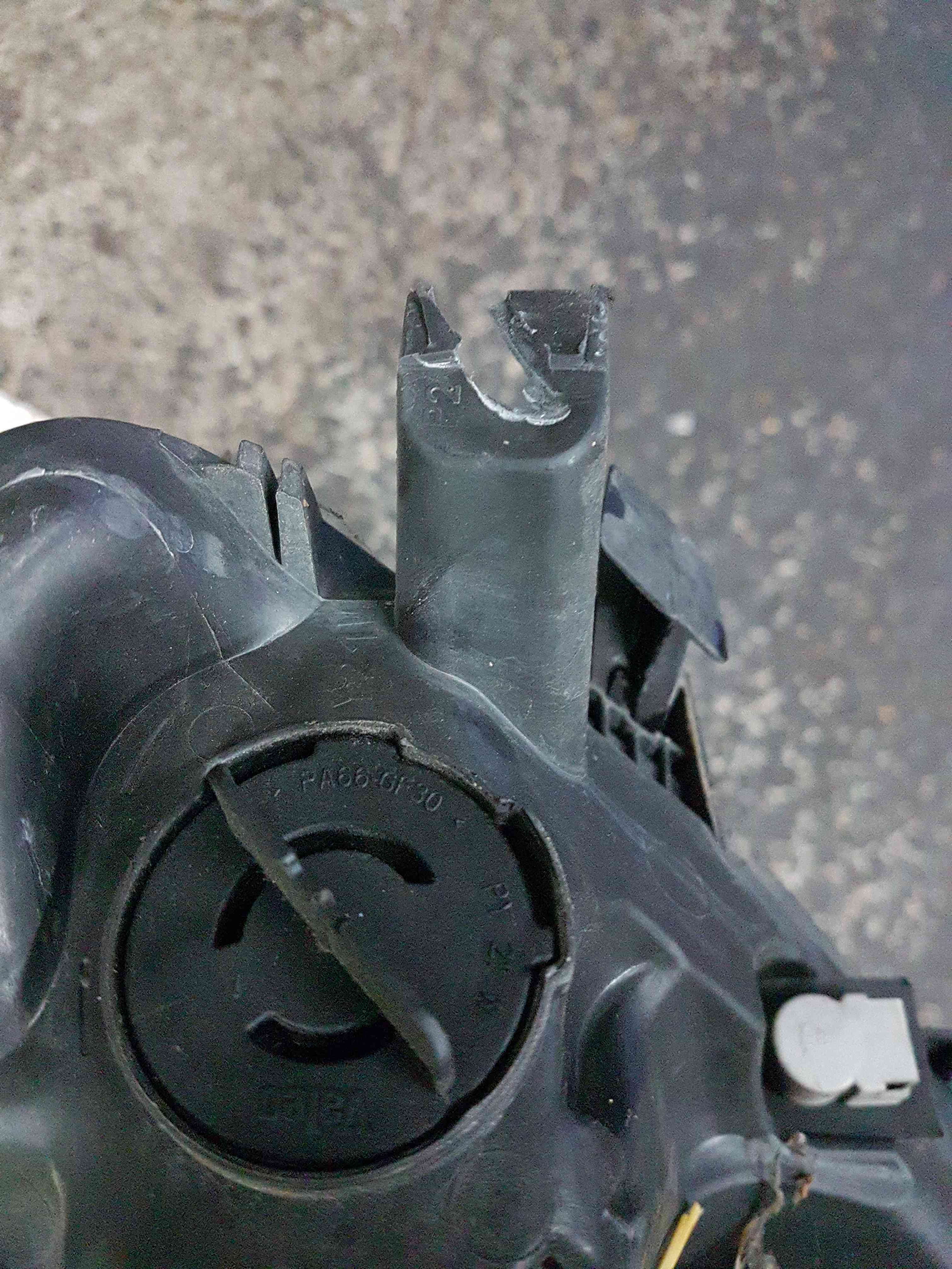 Thumb 7 Renault Wind 2010-2013 Drivers OSF Headlight Broken Bracket 260100064R