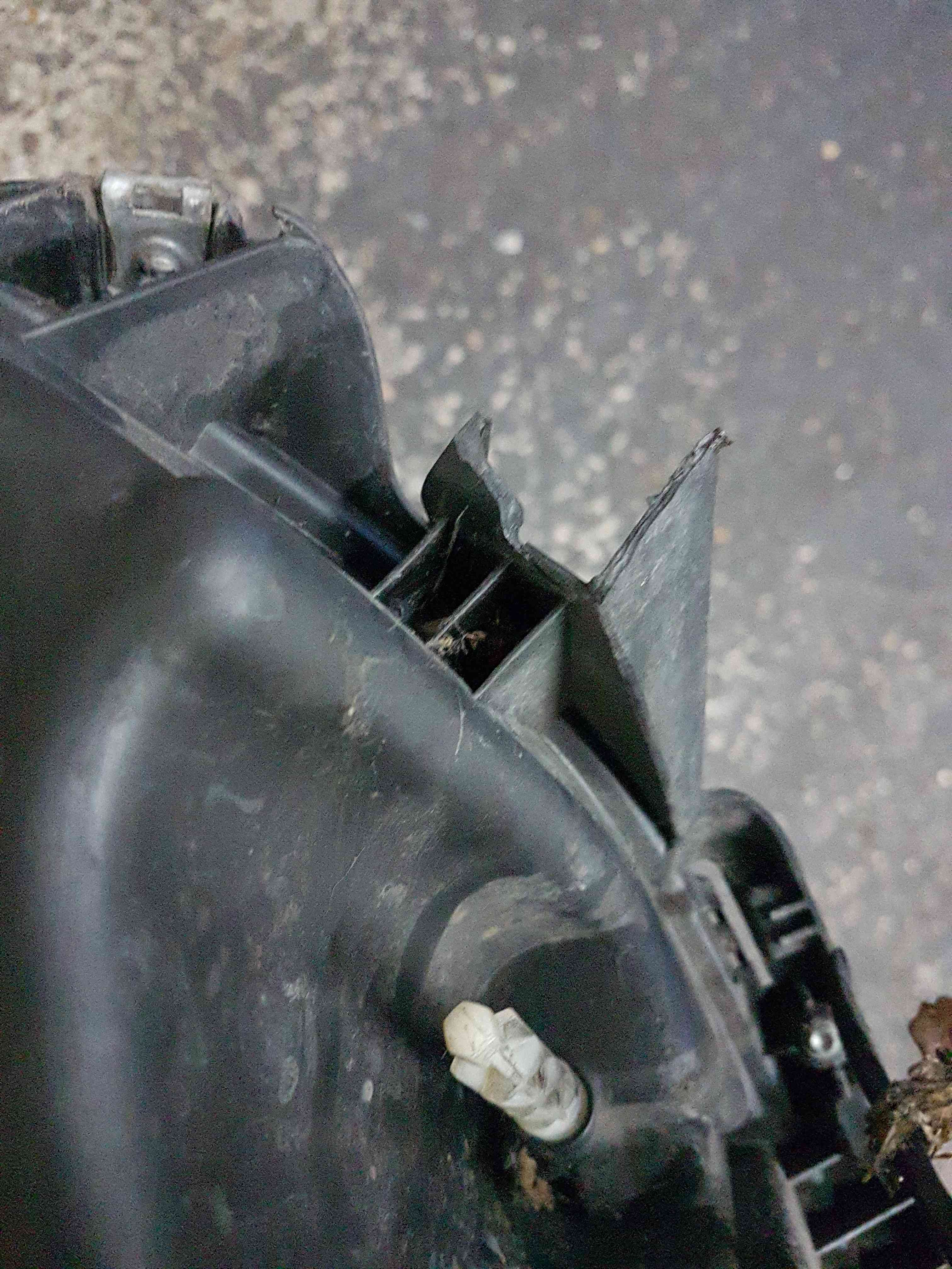 Thumb 8 Renault Wind 2010-2013 Drivers OSF Headlight Broken Bracket 260100064R