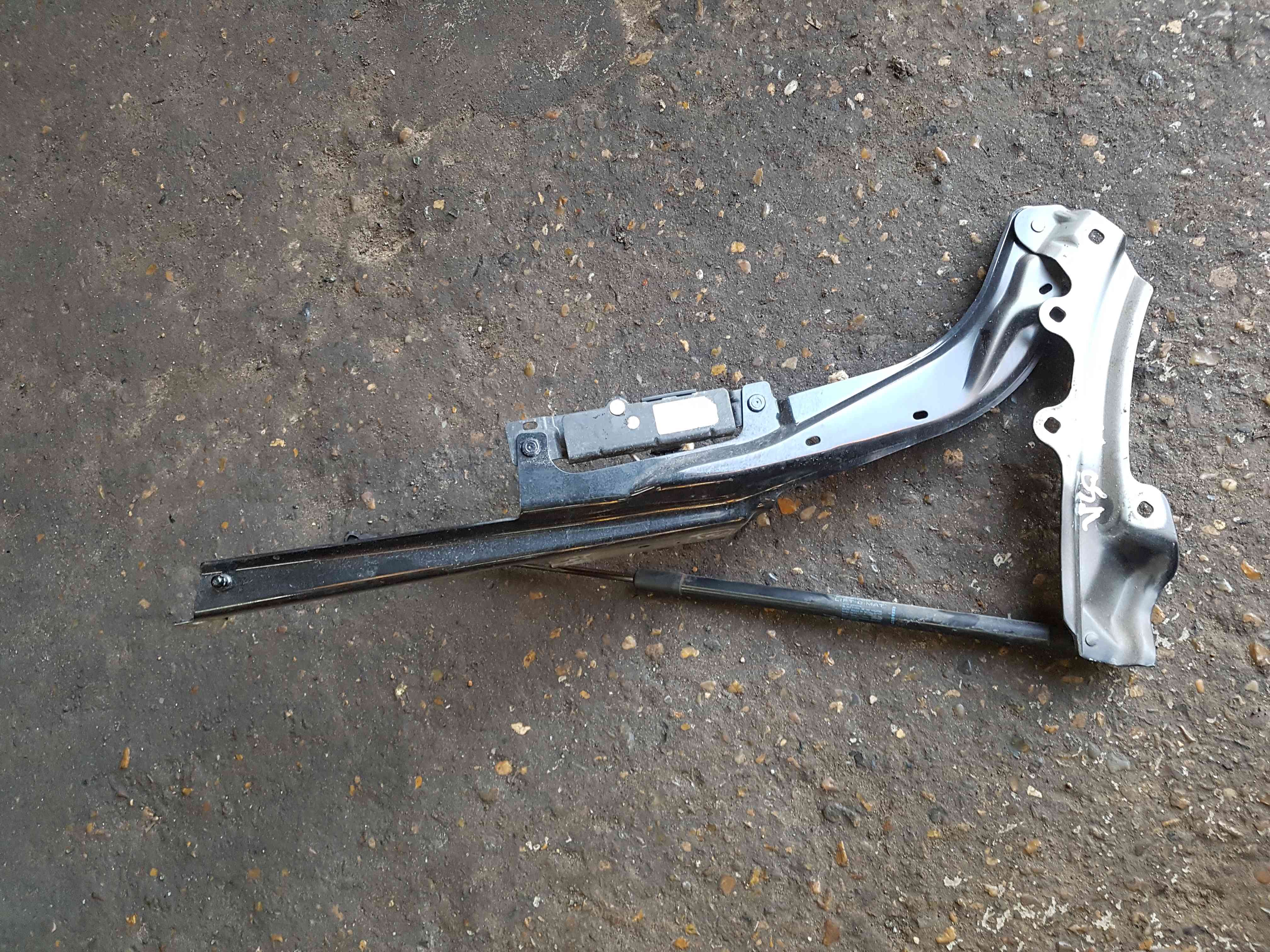 Renault Wind 2010-2013 Drivers OSR Rear Boot Stay Hinge Mechanism Lock
